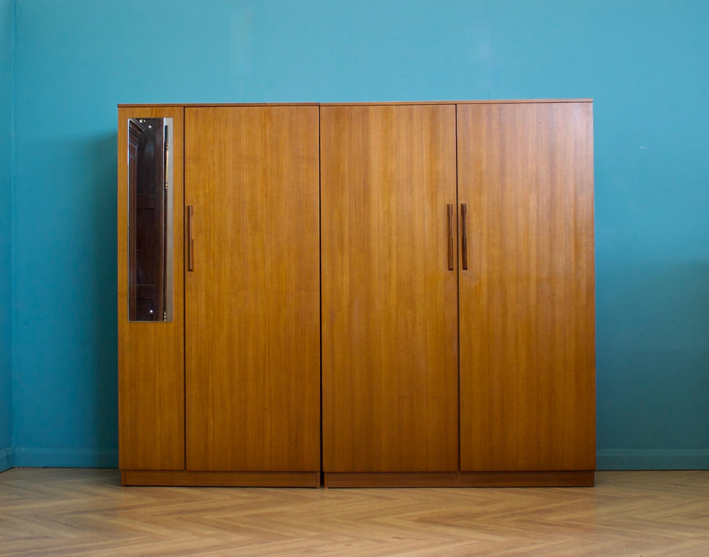 Mid-Century moderno Armadio in teak di metà secolo di Uniflex, anni '60 in vendita