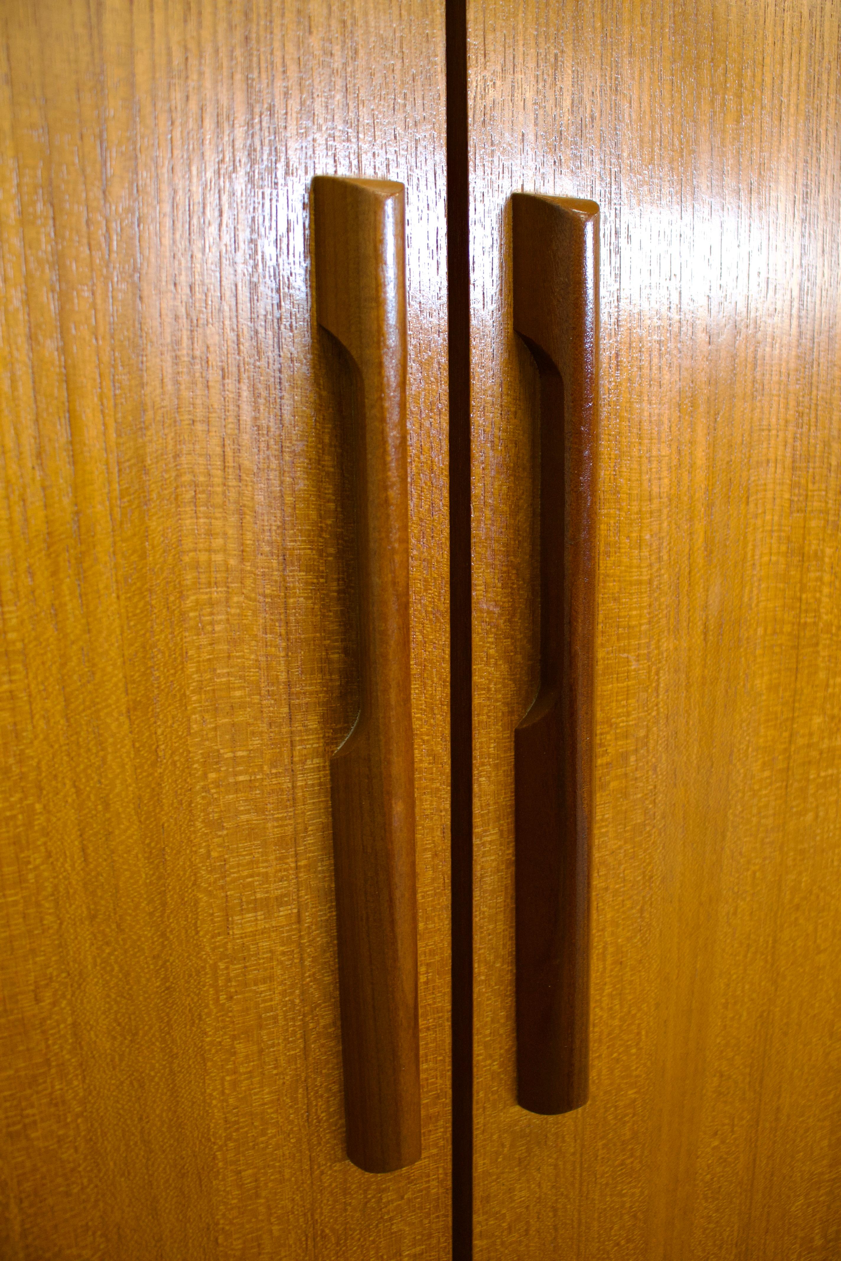 20ième siècle Armoire en teck du milieu du siècle de Uniflex, années 1960 en vente