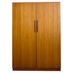 Mid-Century-Kleiderschrank aus Teakholz von Uniflex, 1960er Jahre