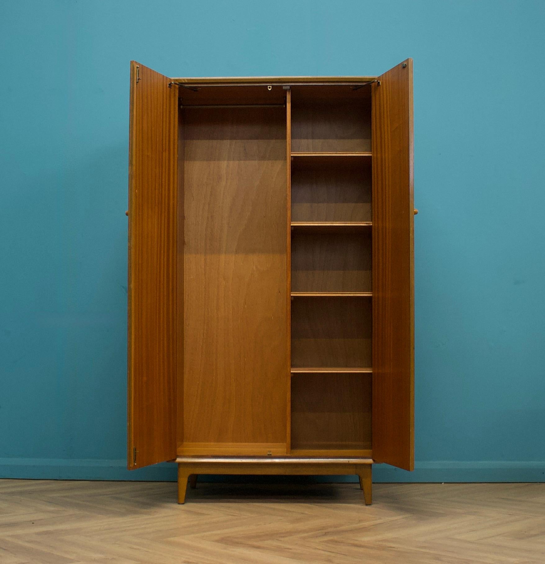 Mid Century Teak Wardrobe from Vesper, 1960s Moderno de mediados de siglo en venta