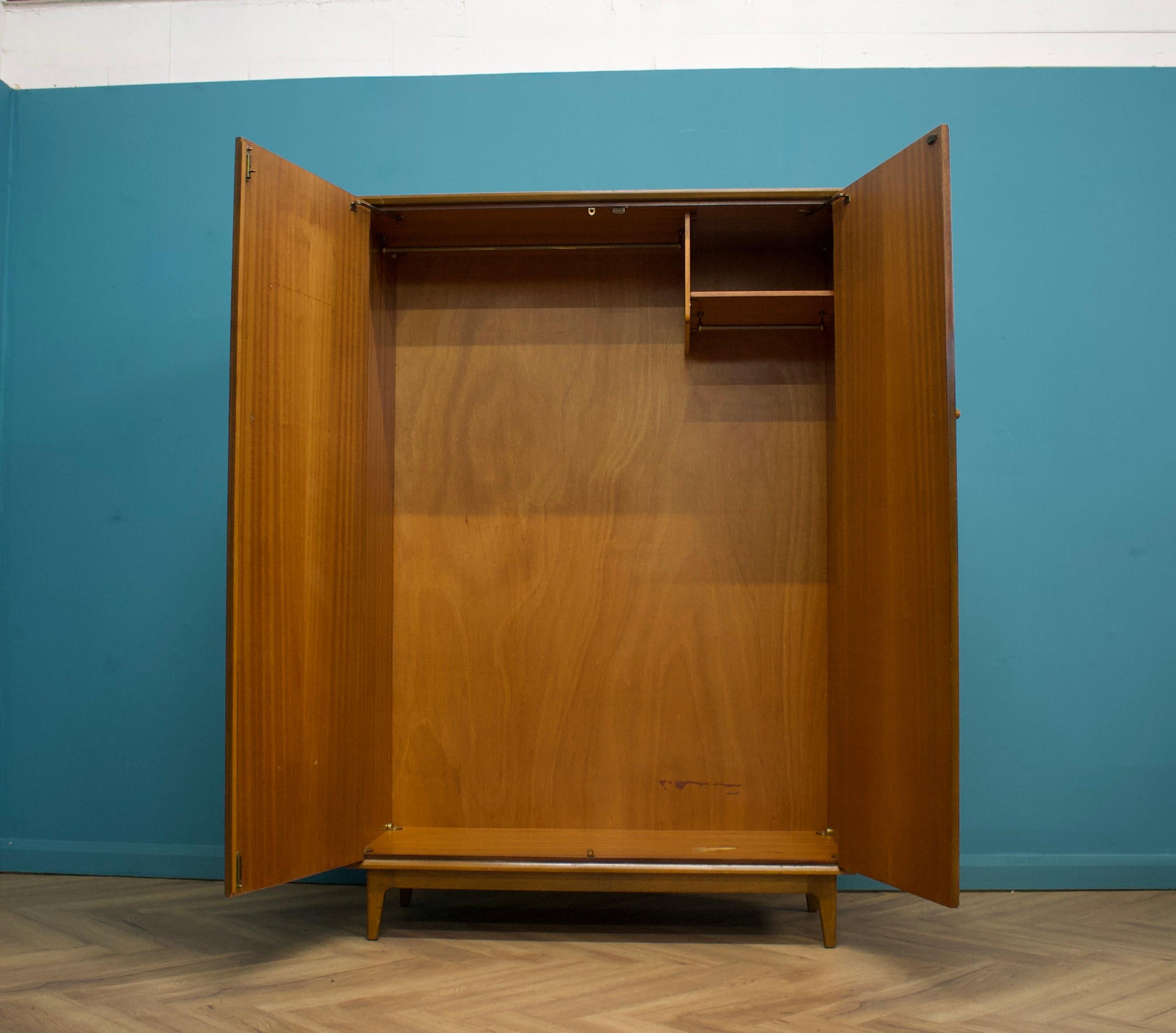 Mid Century Teak Wardrobe from Vesper, 1960s im Zustand „Gut“ im Angebot in South Shields, GB