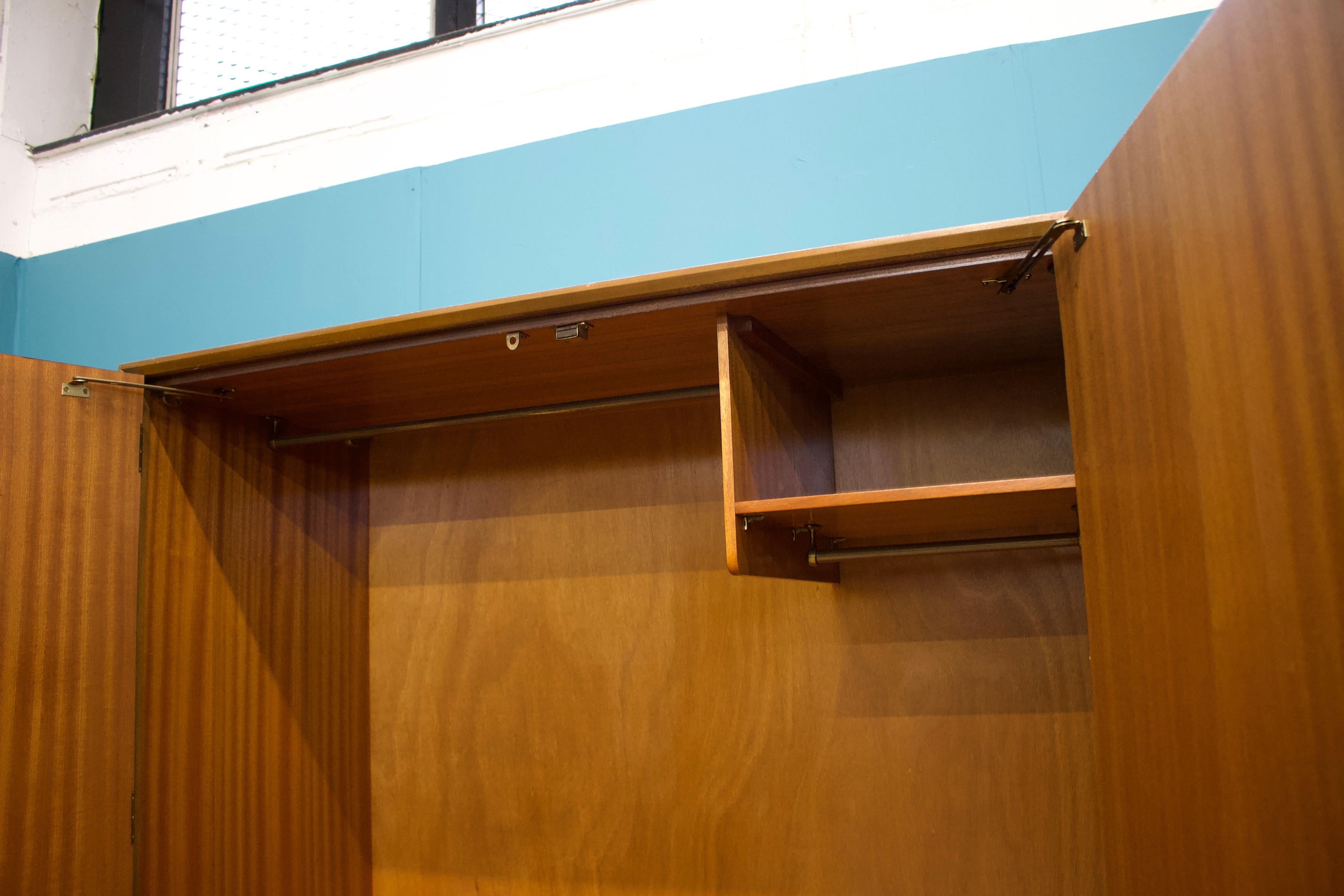 Mid Century Teak Wardrobe from Vesper, 1960s (20. Jahrhundert) im Angebot