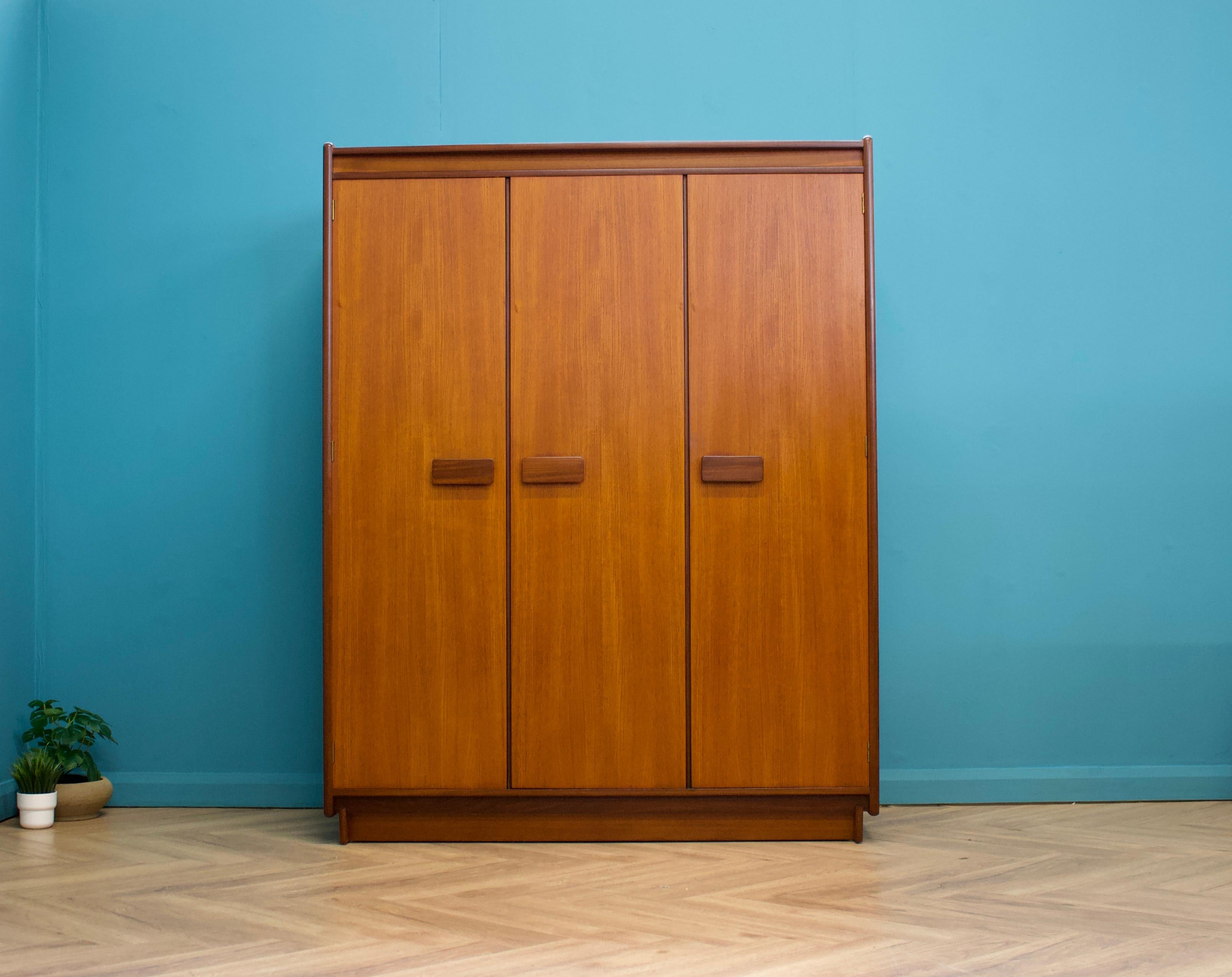A freestanding three door teak wardrobe from White & Newton- in the Danish modern style
Made during the 1960s

A freestanding three door teak wardrobe from White and Newton-  in the Danish modern style
Made during the 1960s


Fitted out with a
