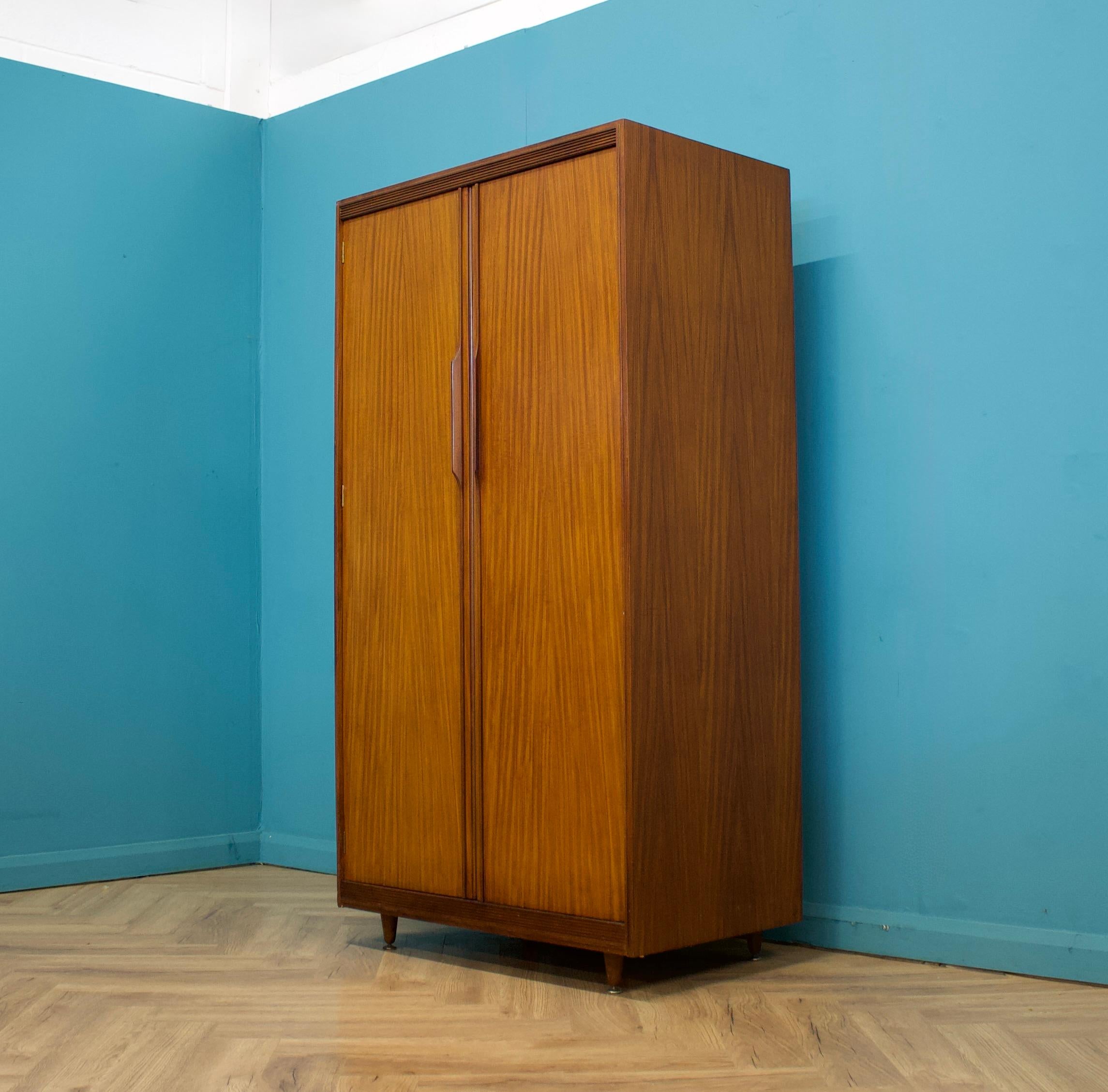Mid-Century moderno Armadio in teak del Mid Century di White & Newton, anni '60