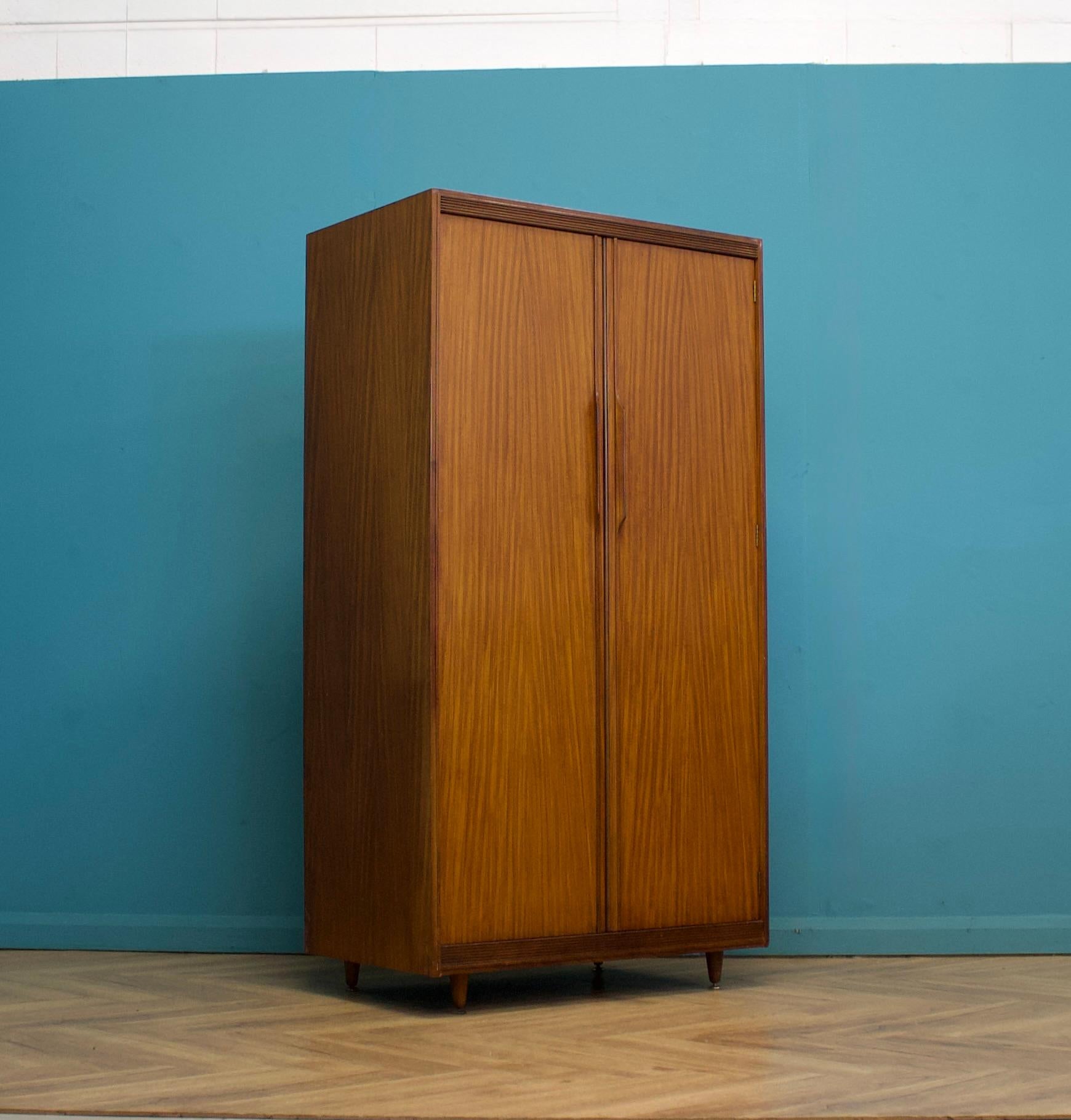 Britannico Armadio in teak del Mid Century di White & Newton, anni '60