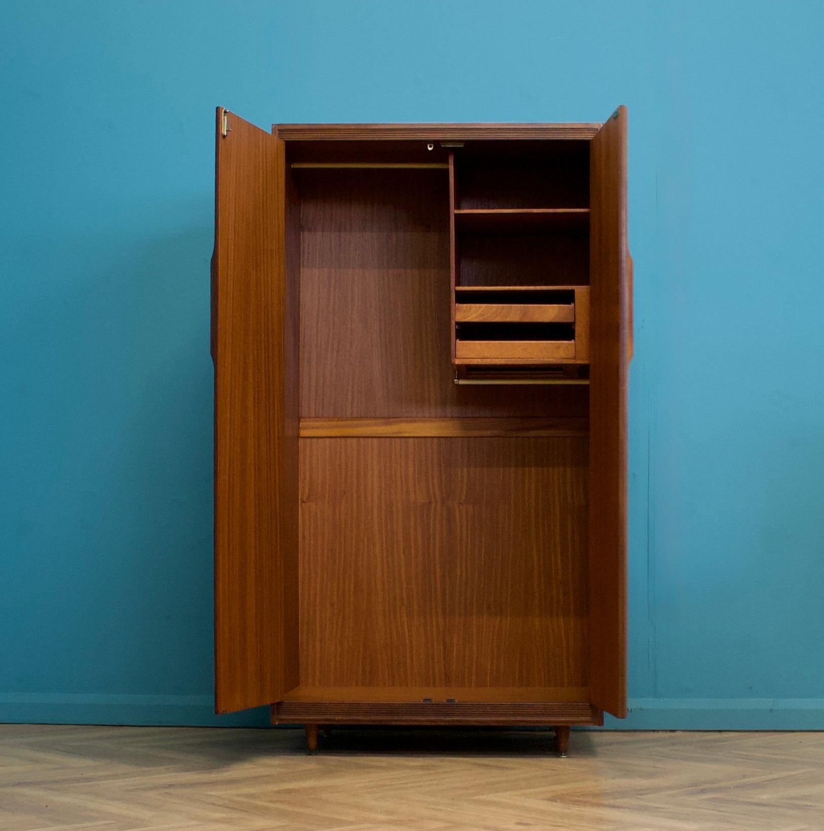 Impiallacciato Armadio in teak del Mid Century di White & Newton, anni '60