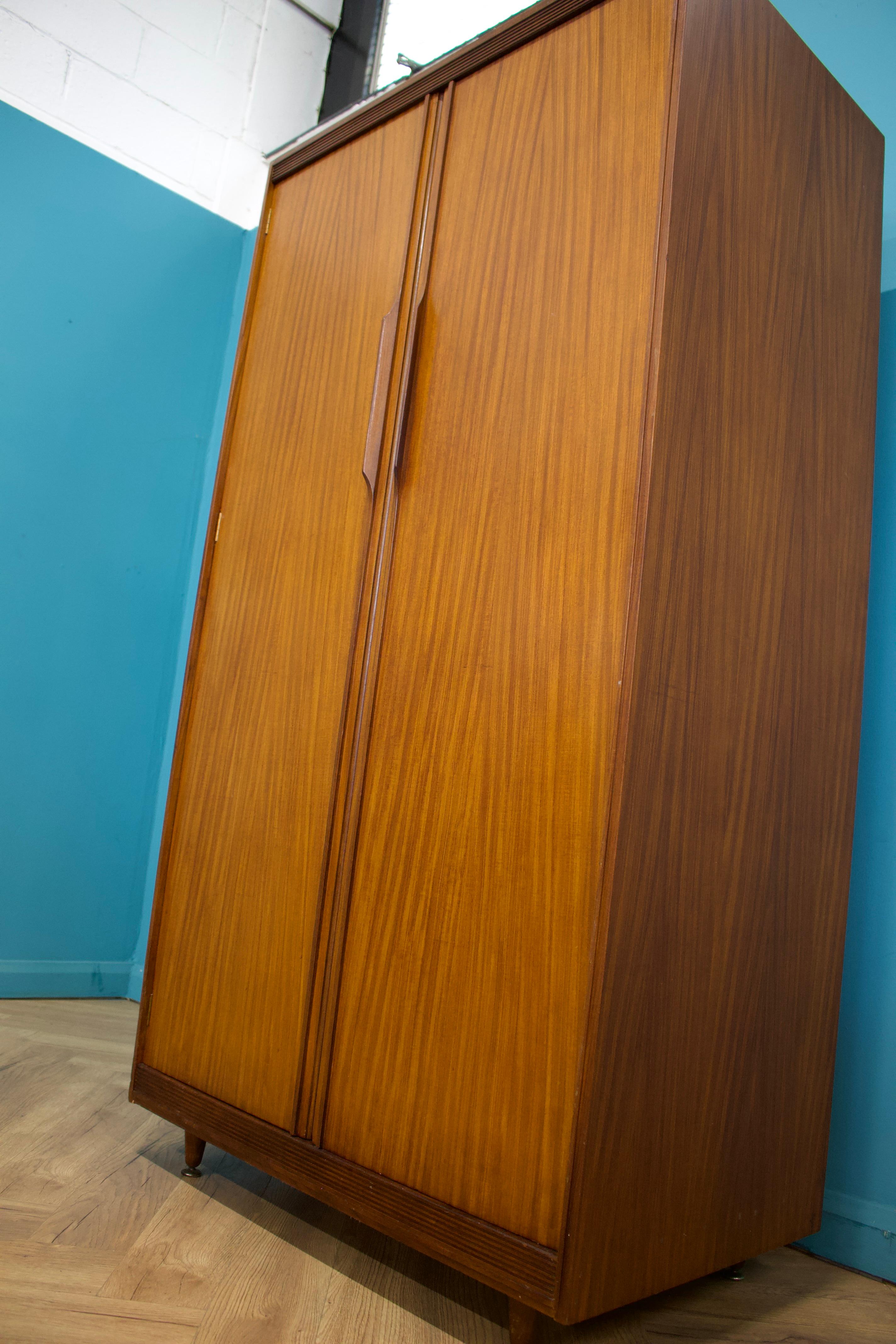 Armadio in teak del Mid Century di White & Newton, anni '60 In condizioni buone a South Shields, GB