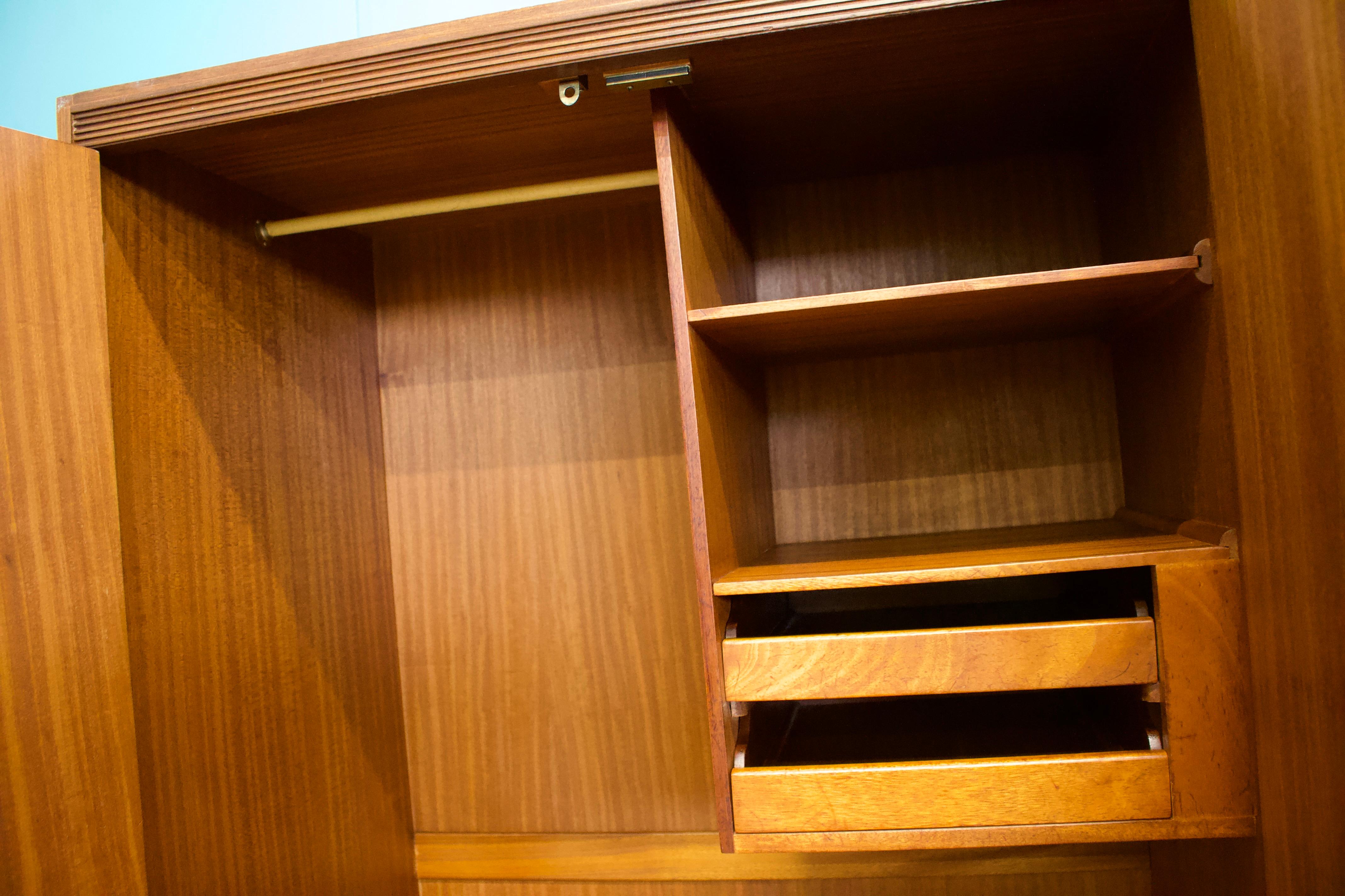 Teak Armadio in teak del Mid Century di White & Newton, anni '60
