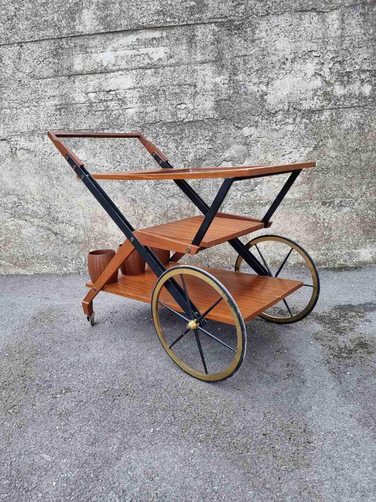 Italian Mid Century Teak Wood and Brass Serving Trolley, Italy 60s For Sale