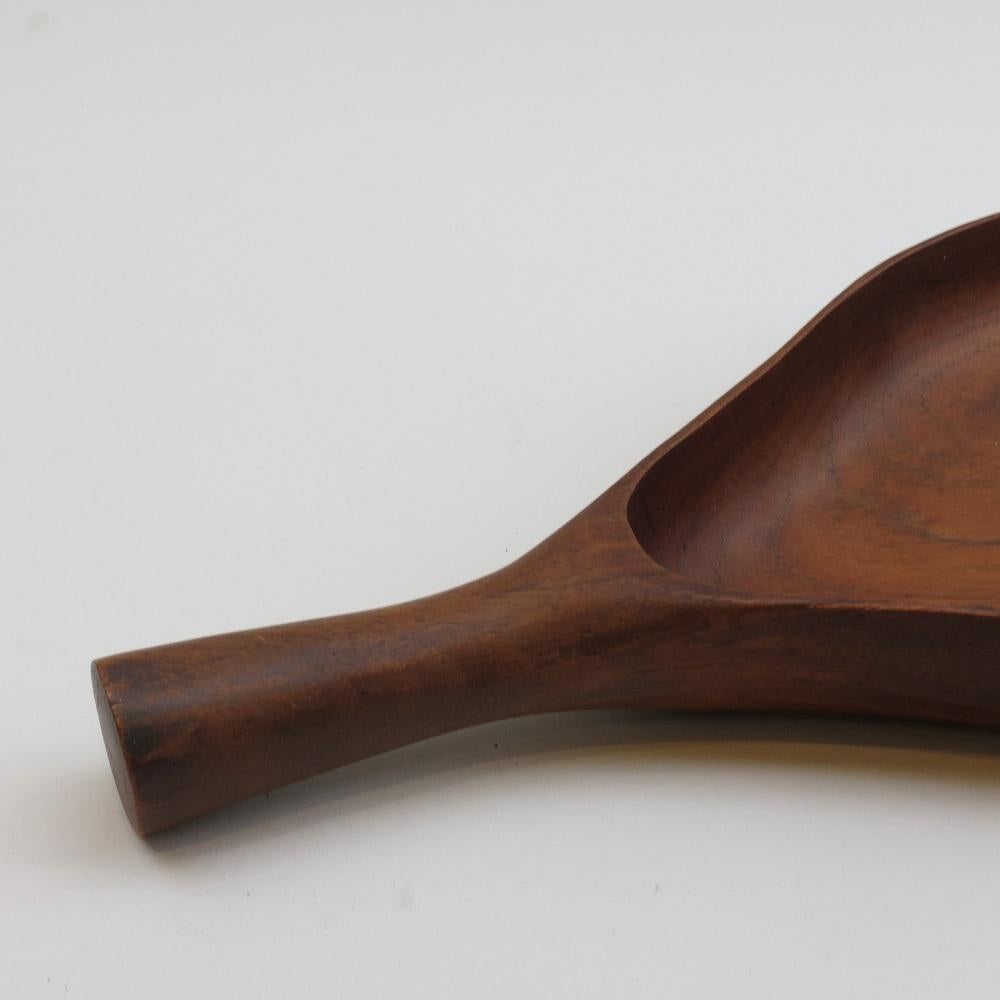 Fait main Mid-century Teak Wood Dish Serving Bowl with Handle 1960s en vente