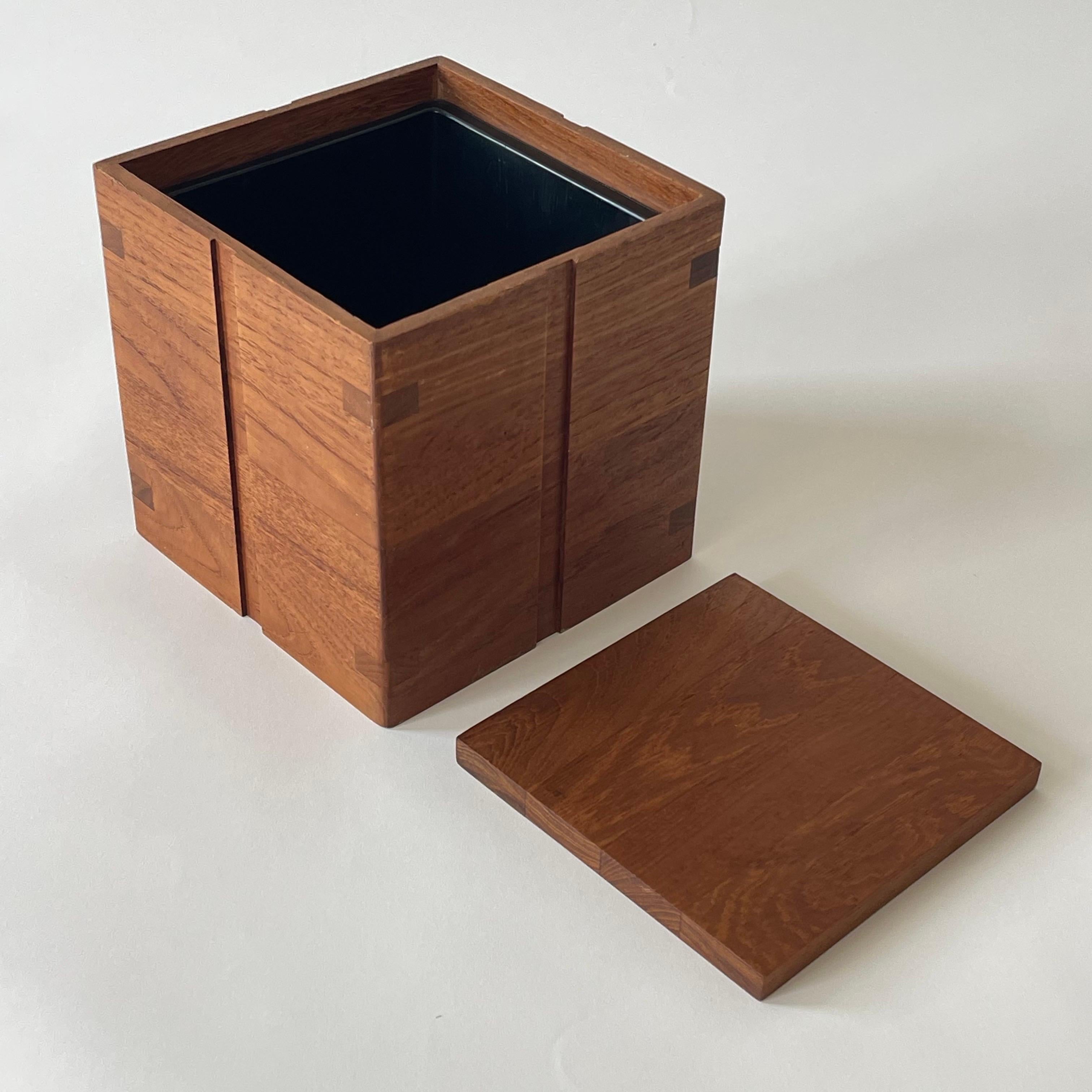 Cubitera de madera de teca Mid Century by Kalmar, Años 60 en venta 2