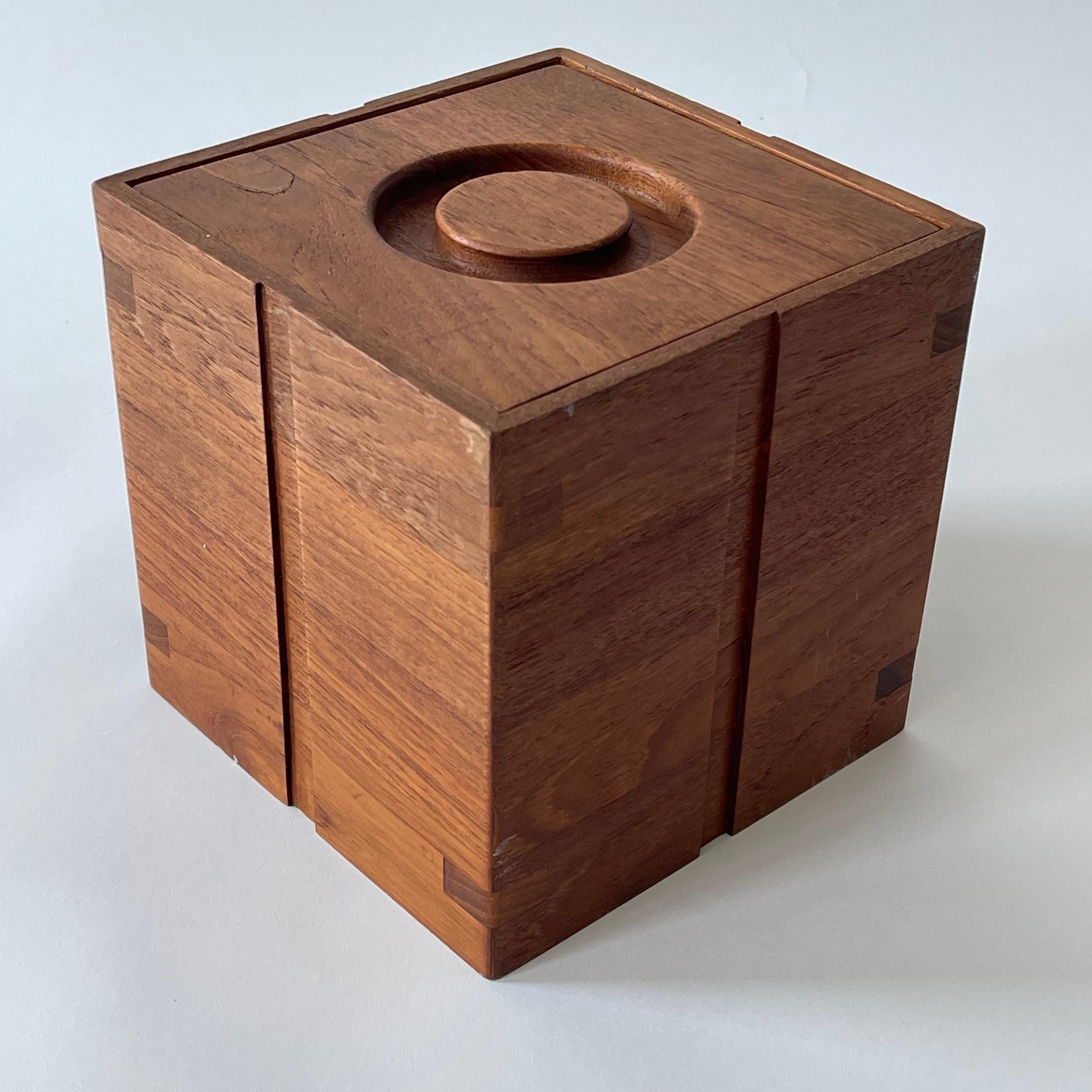 Cubitera de madera de teca Mid Century by Kalmar, Años 60 Moldeado en venta