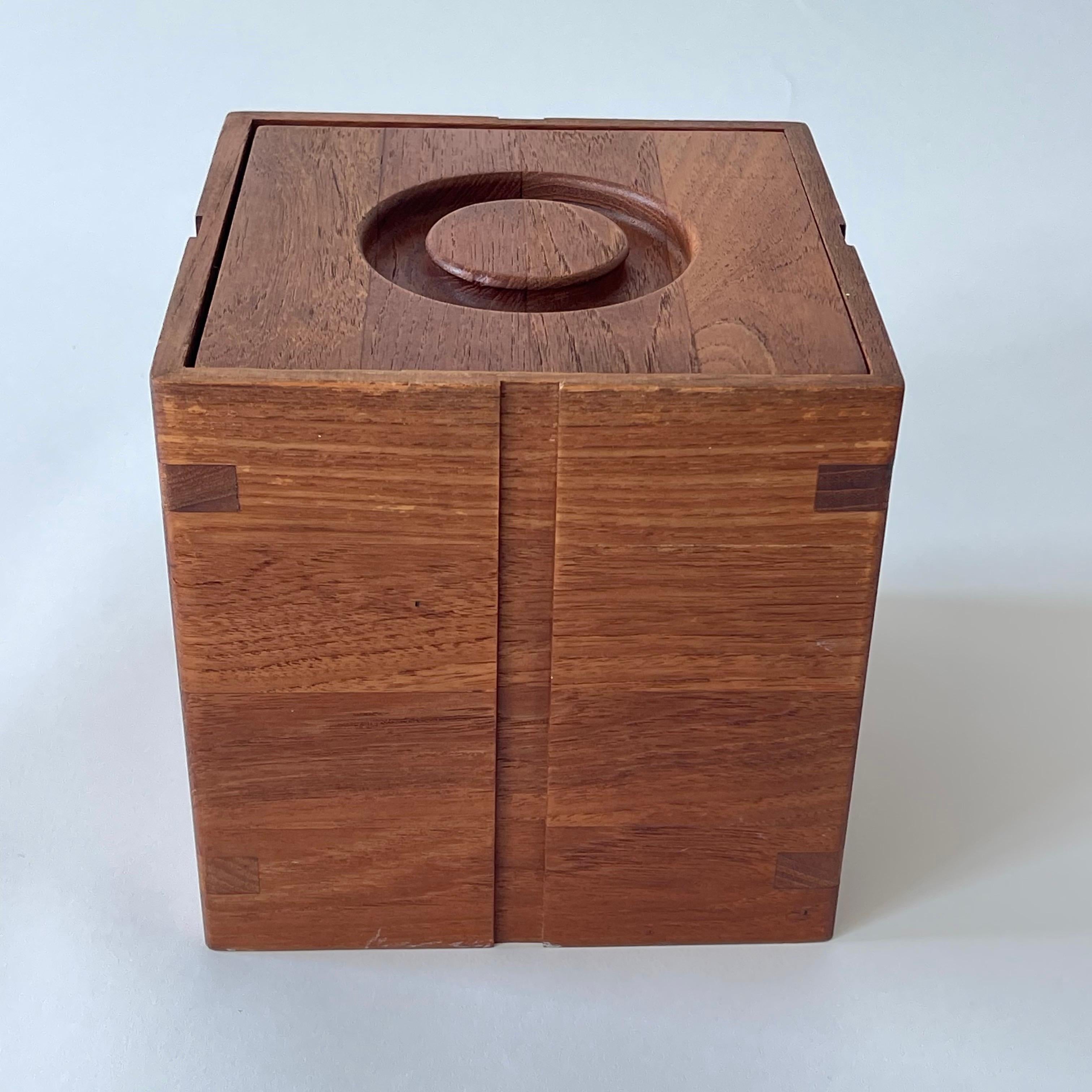 Cubitera de madera de teca Mid Century by Kalmar, Años 60 siglo XX en venta