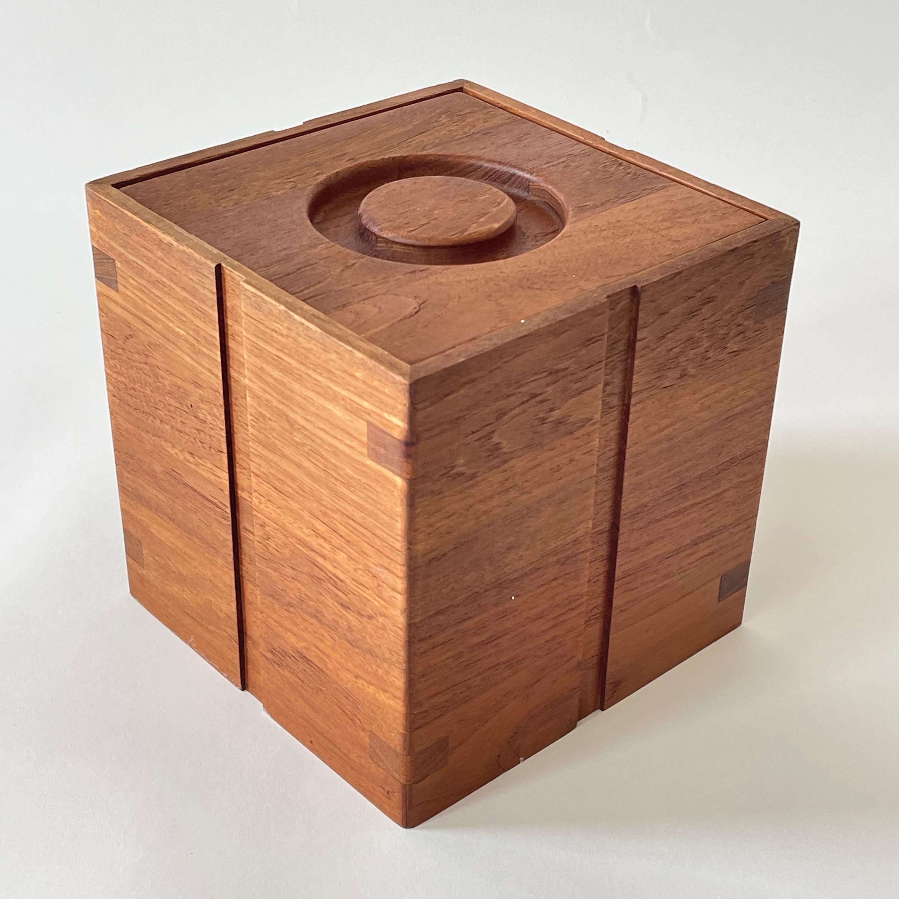 Cubitera de madera de teca Mid Century by Kalmar, Años 60 Plástico en venta