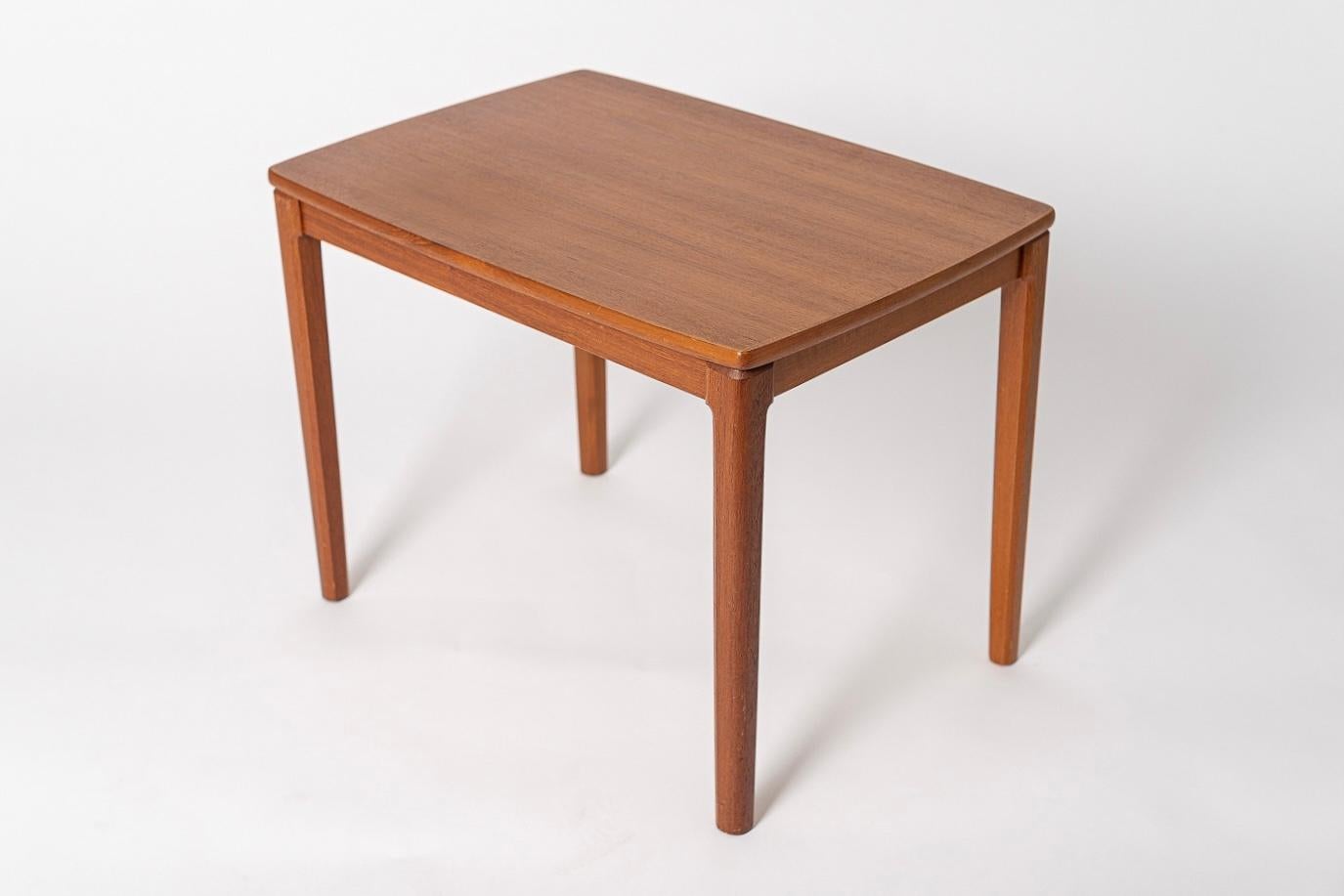 Mid-Century Modern Table d'appoint en teck du milieu du siècle dernier par Albert Larsson, 1968 en vente