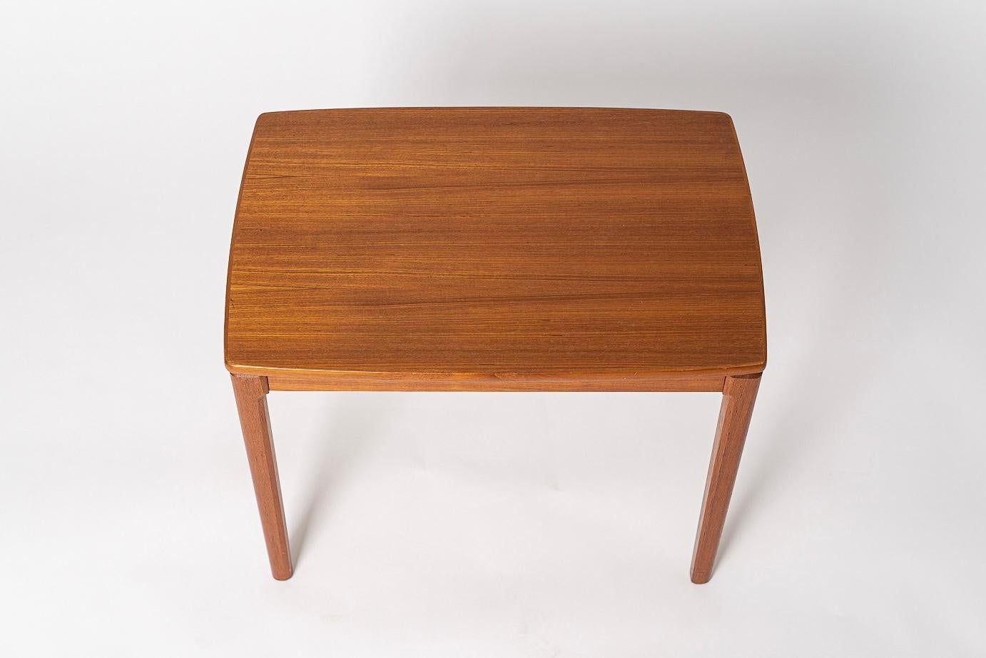 20ième siècle Table d'appoint en teck du milieu du siècle dernier par Albert Larsson, 1968 en vente