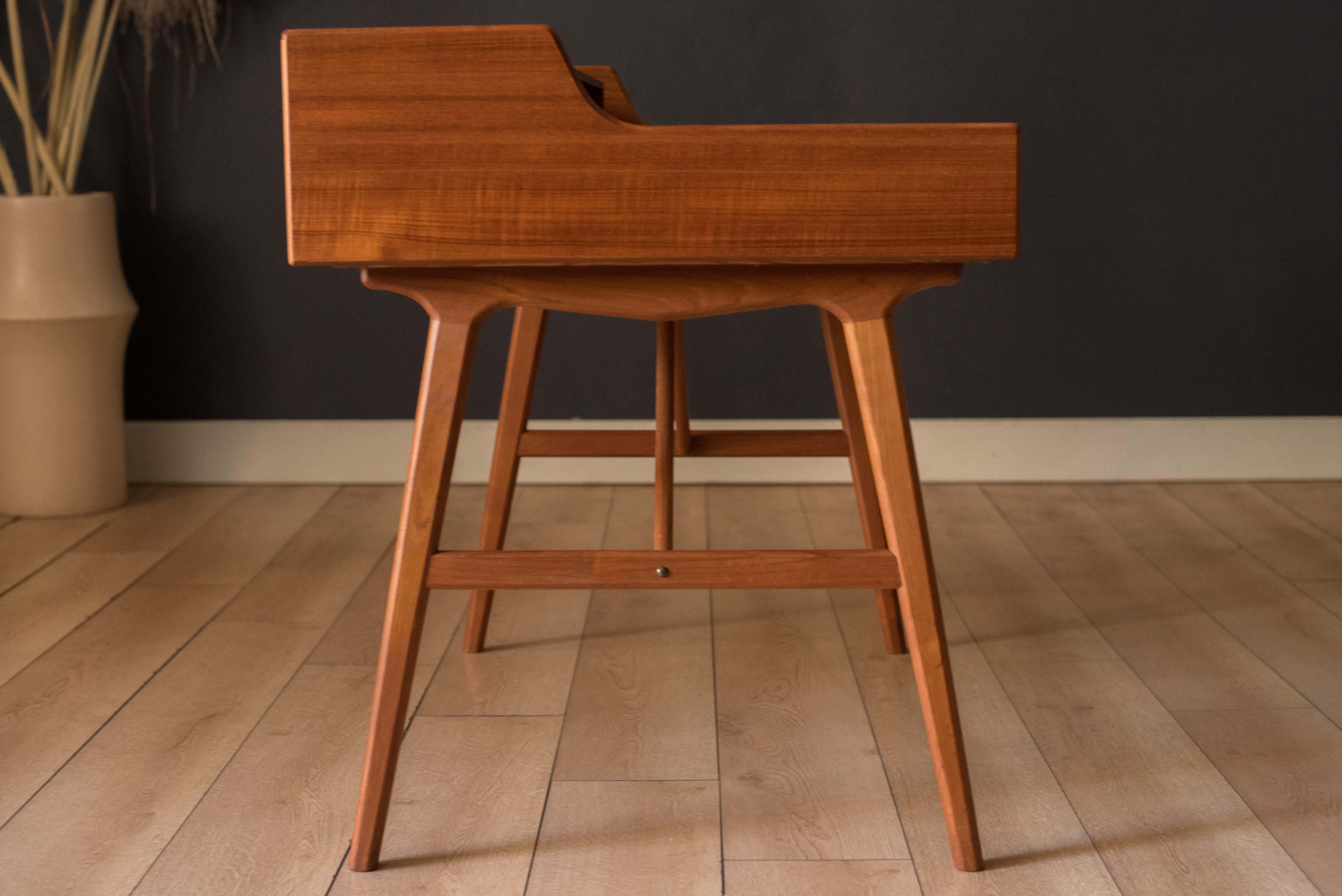 Scrivania in teak di metà secolo di Arne Wahl Iversen per Vinde Møbelfabrik in vendita 3