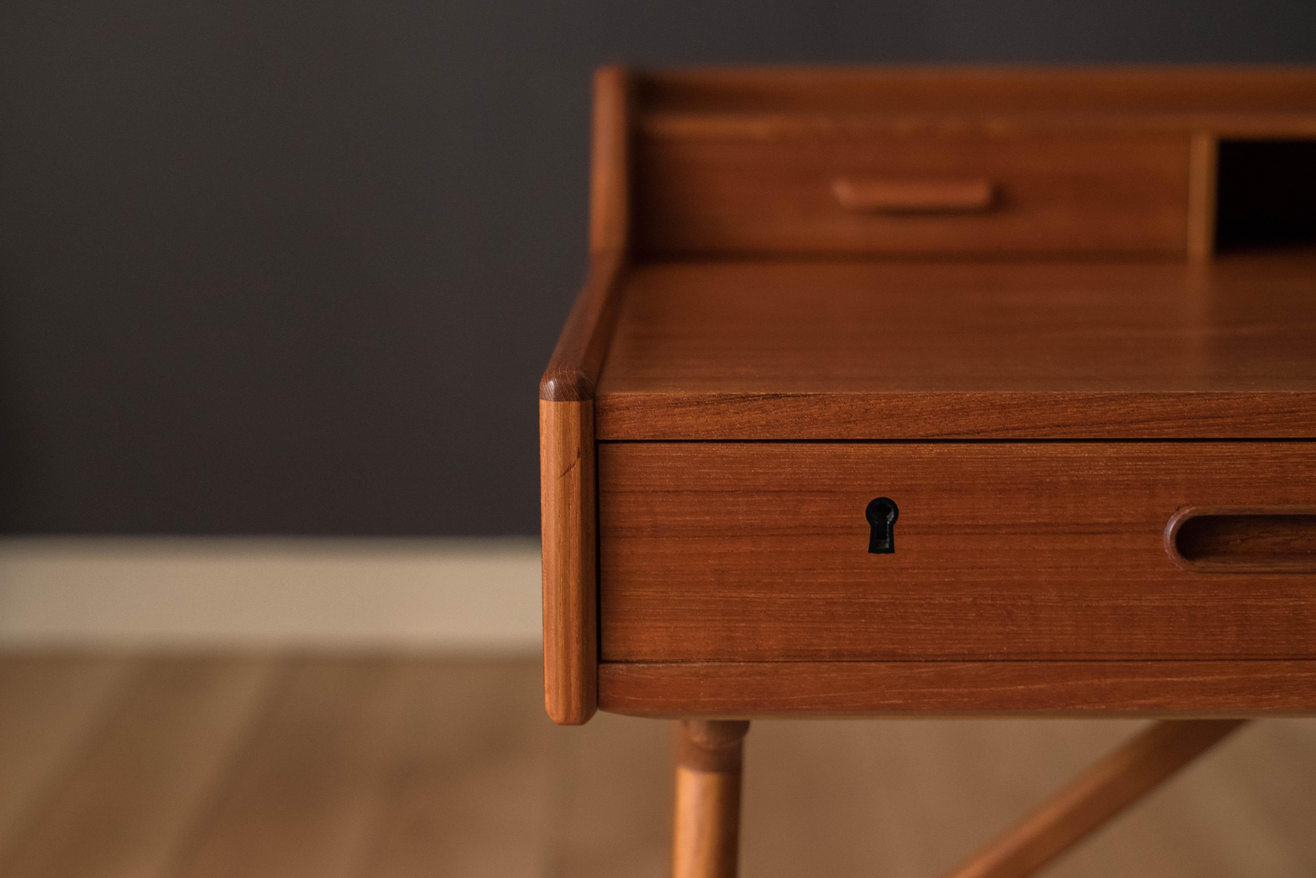 Scrivania in teak di metà secolo di Arne Wahl Iversen per Vinde Møbelfabrik in vendita 10