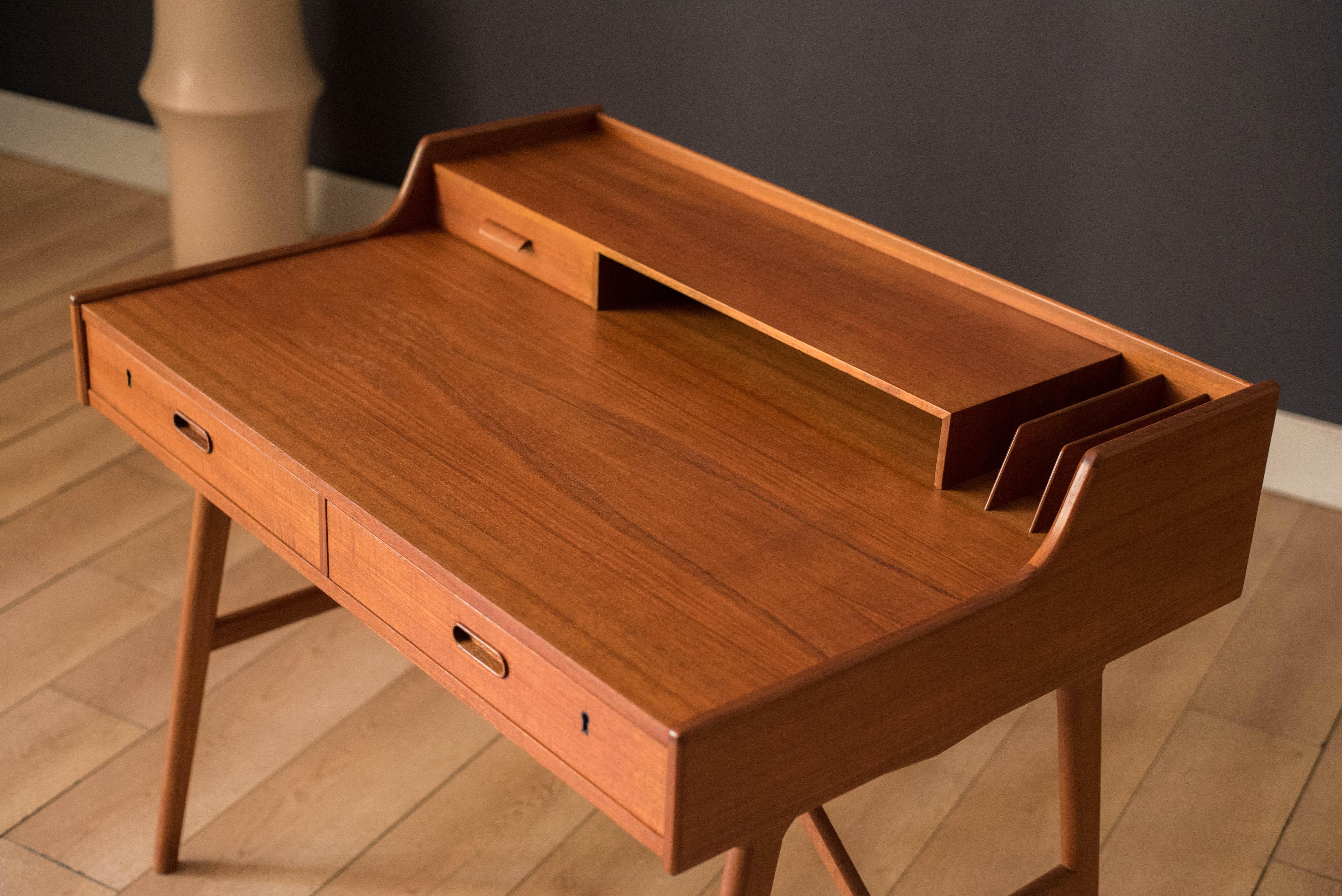 Scrivania in teak di metà secolo di Arne Wahl Iversen per Vinde Møbelfabrik In condizioni buone in vendita a San Jose, CA