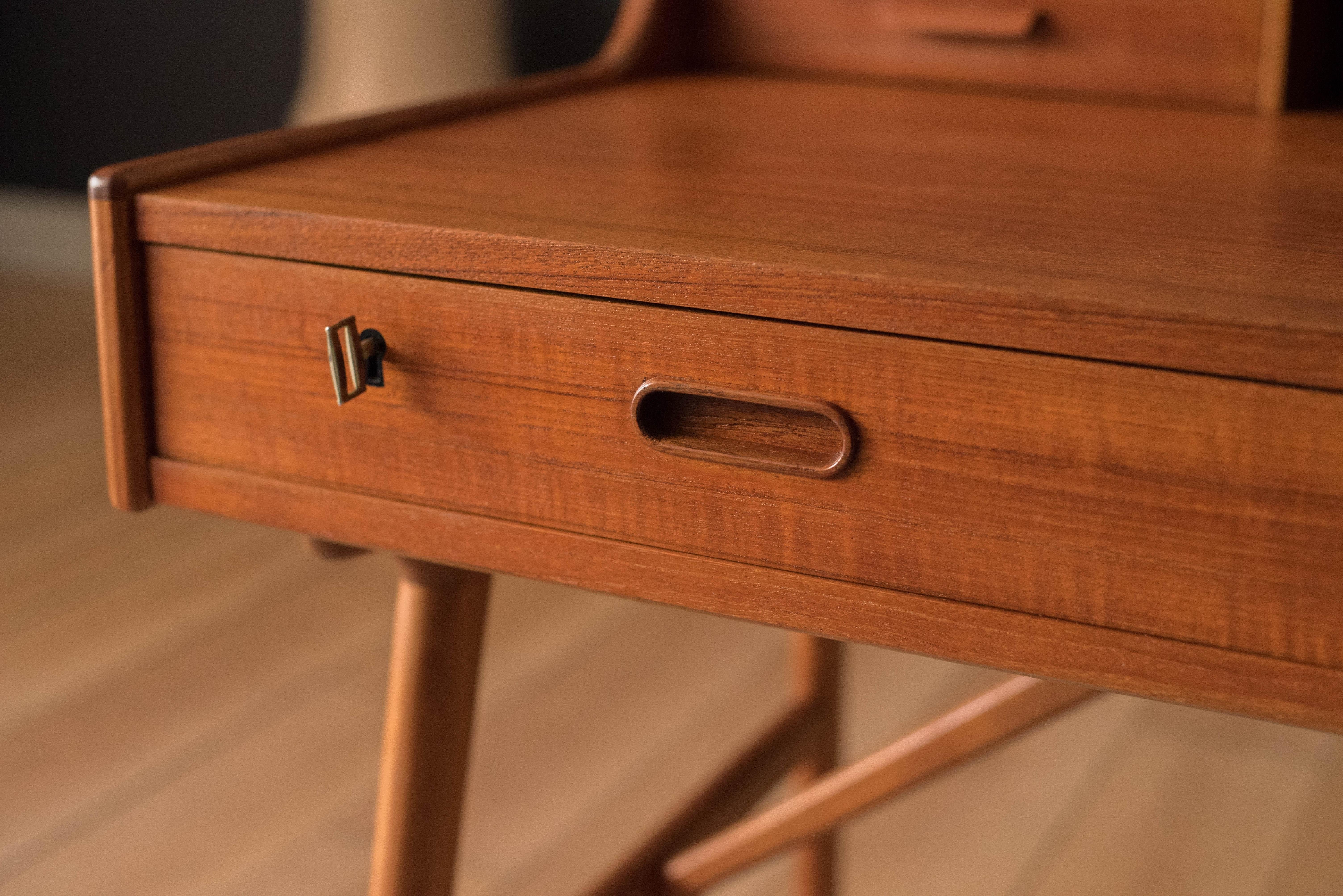 Scrivania in teak di metà secolo di Arne Wahl Iversen per Vinde Møbelfabrik in vendita 1