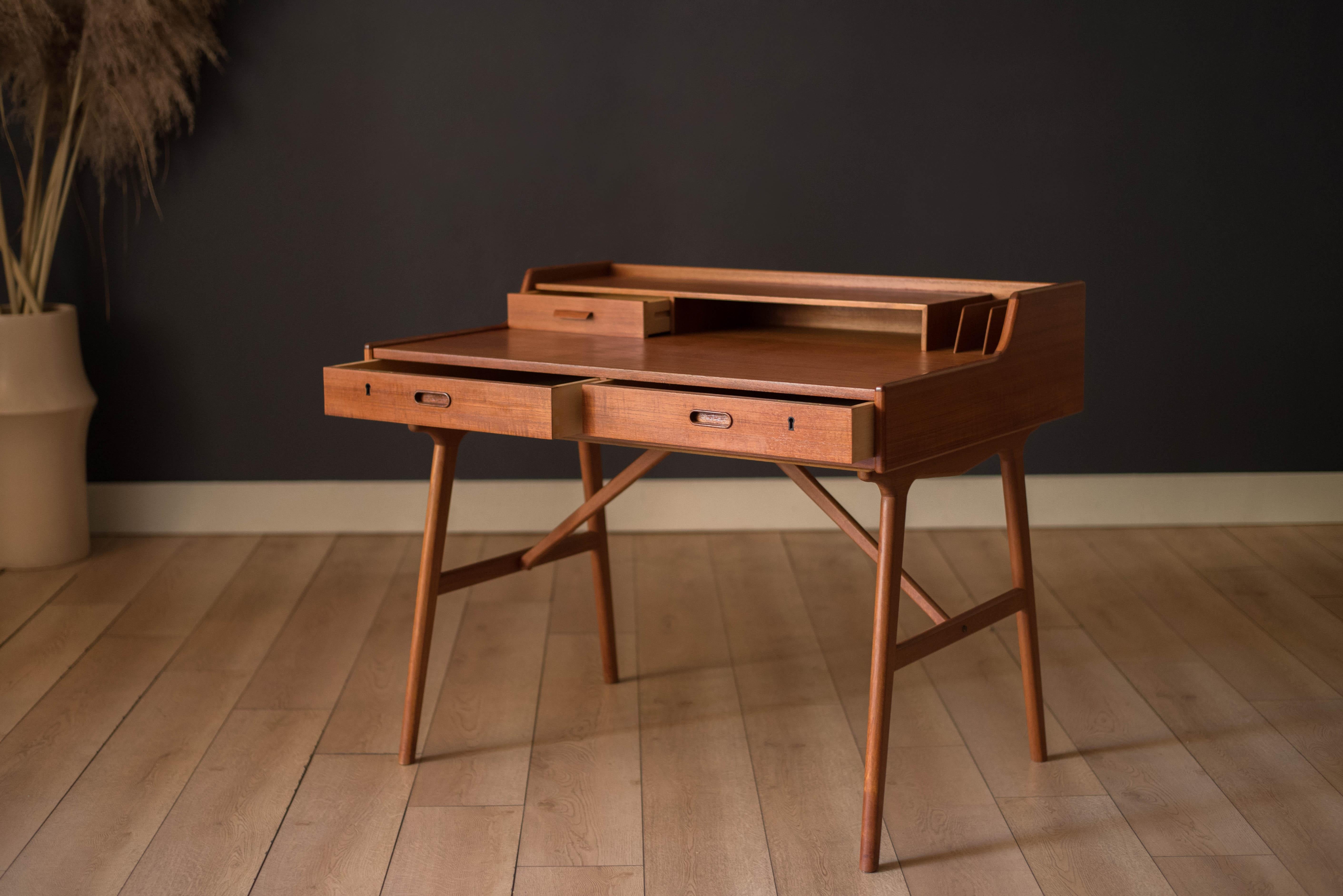 Scrivania in teak di metà secolo di Arne Wahl Iversen per Vinde Møbelfabrik in vendita 2