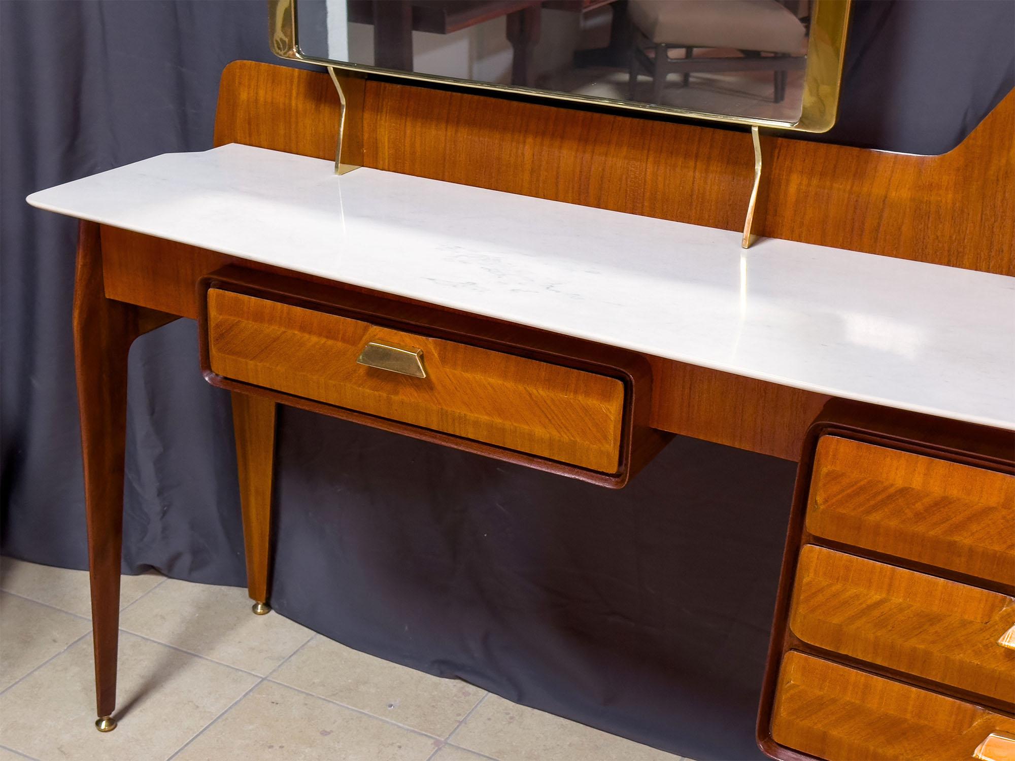 Italian Mid-Century Teakwood Sideboard or Dresser by La Permanente Mobili Cantù, 1950s For Sale