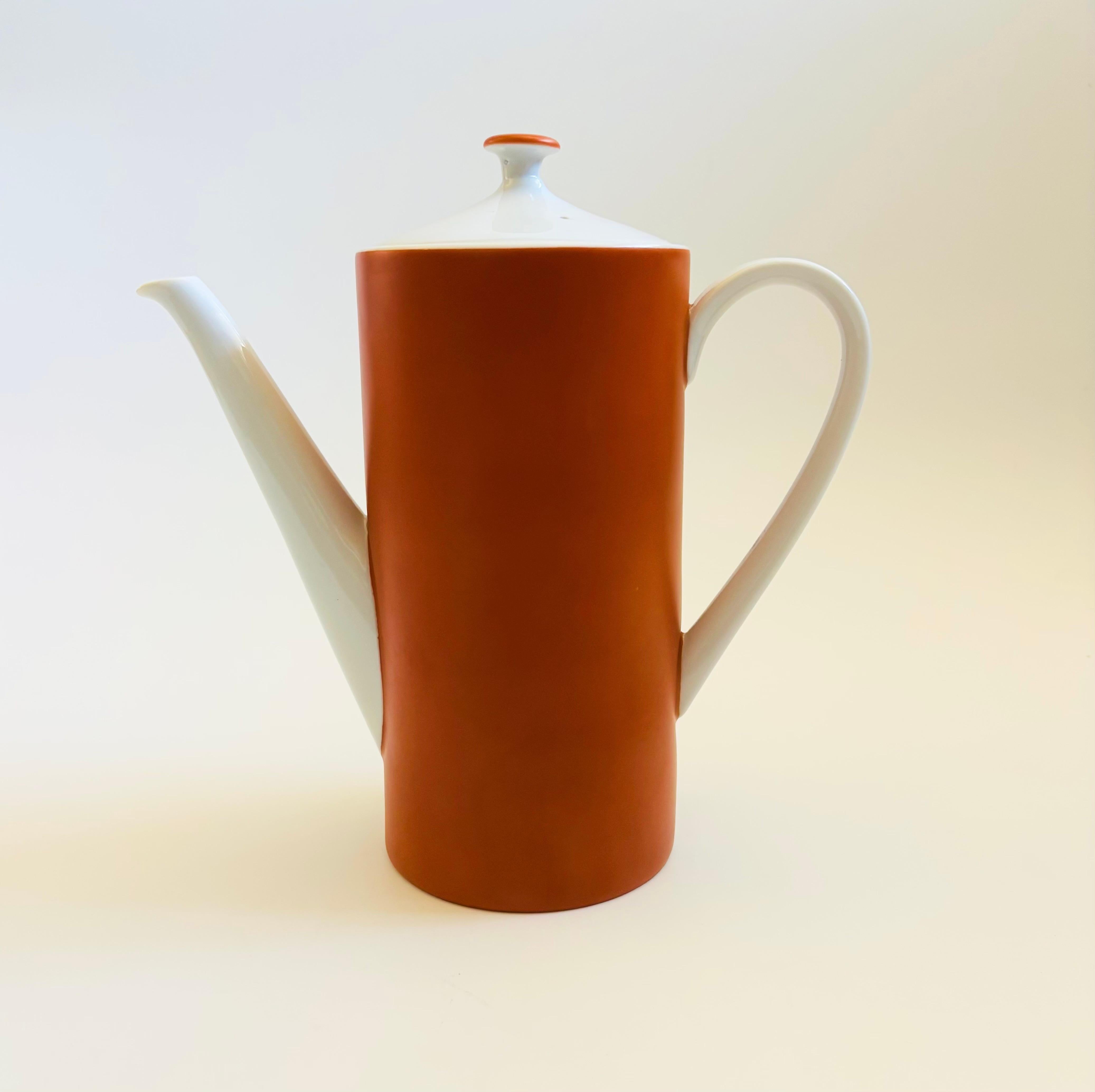 Ceramica Teiera di metà secolo - Arancio bruciato e Whiting in vendita