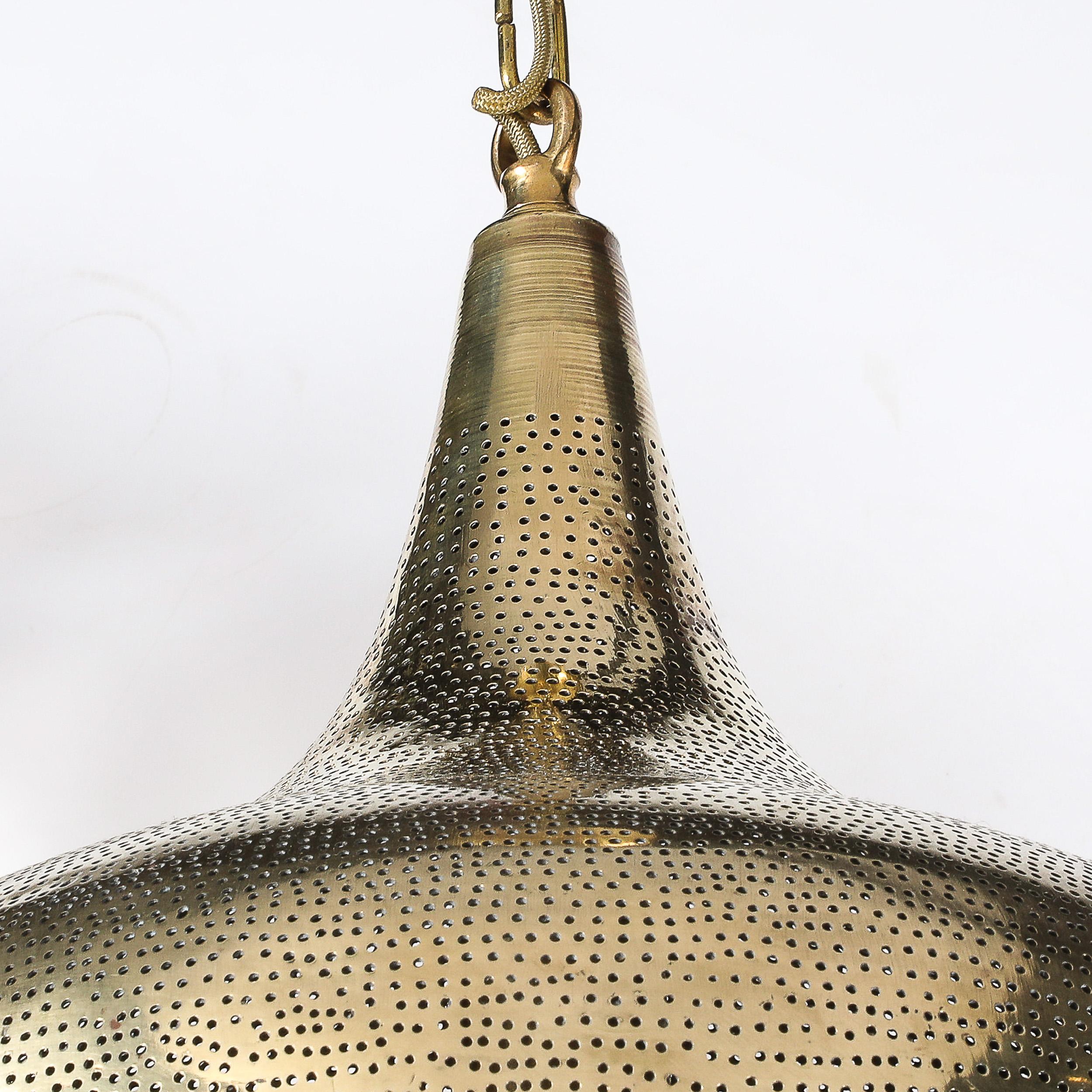 Metà XX secolo Mid Century Antiques Ciondolo a goccia in ottone antico con dettagli traforati Lampadario in vendita