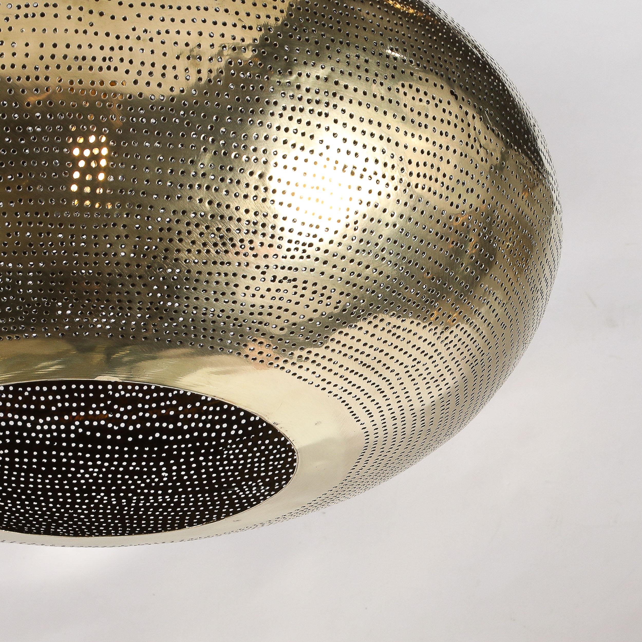 Mid Century Antiques Ciondolo a goccia in ottone antico con dettagli traforati Lampadario in vendita 2