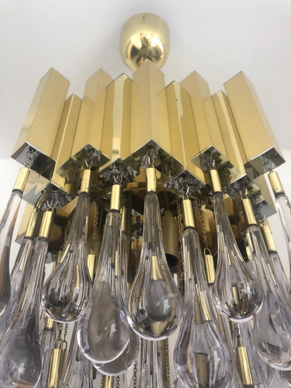 Laiton Lustre en laiton en forme de goutte d'eau du milieu du siècle par BD Lumica, Barcelone, années 1970 en vente