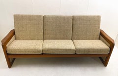 Divano di metà secolo in teck e cuscini in lana beige di Dyrlund, anni '60