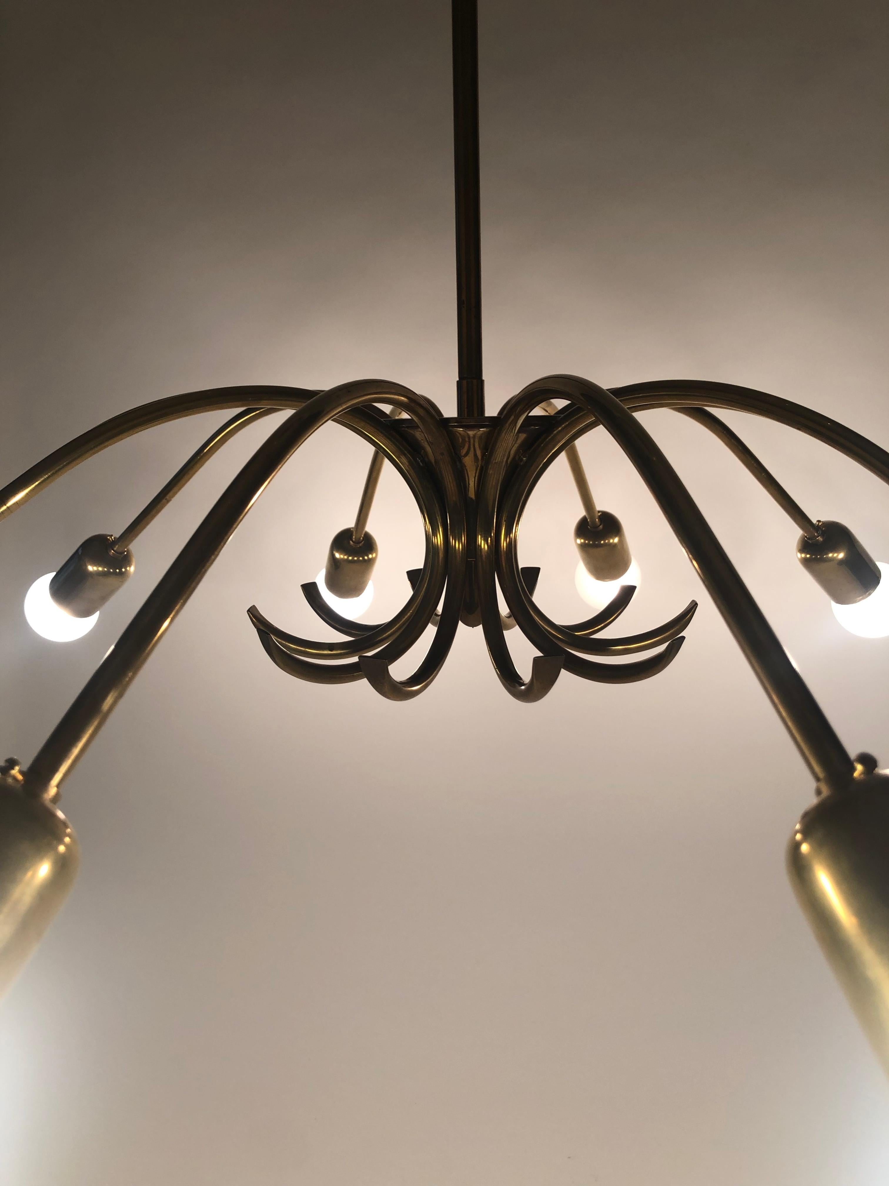 Lampadario a dieci bracci in ottone di Ruper Nikoll, prodotto in Austria. in vendita 5
