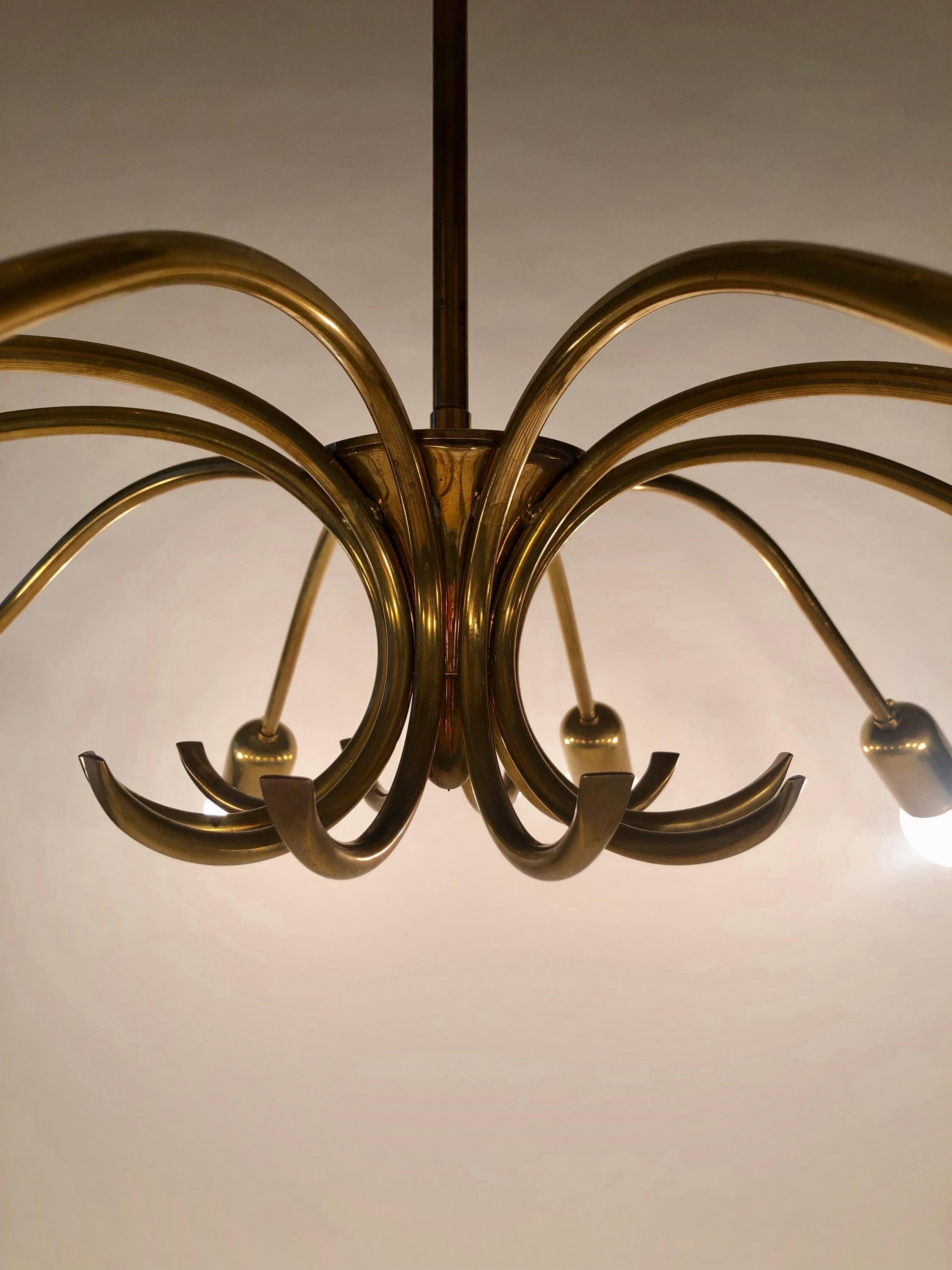 Lampadario a dieci bracci in ottone di Ruper Nikoll, prodotto in Austria. in vendita 6