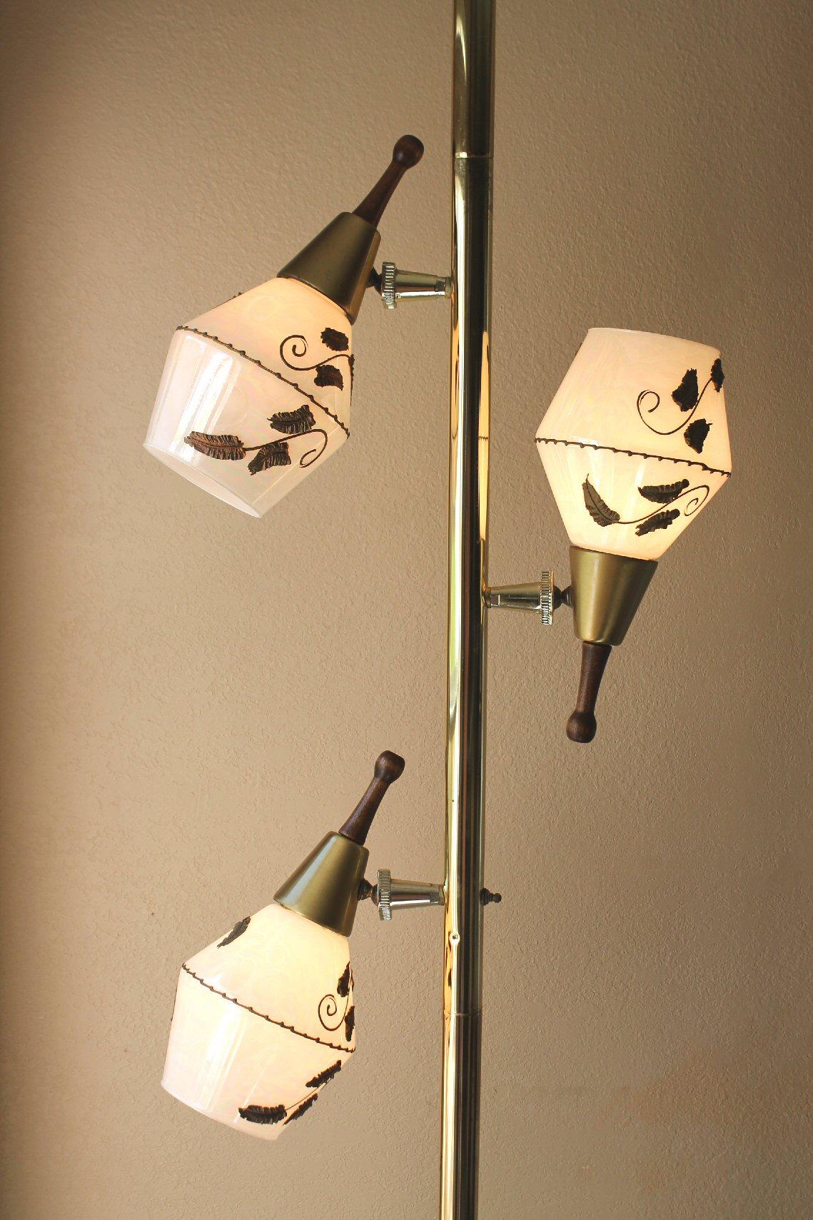 Tension-Staffel-Lampe aus der Mitte des Jahrhunderts mit handbemaltem italienischem Glas! 50er Jahre Stiffel-Ära  (amerikanisch) im Angebot