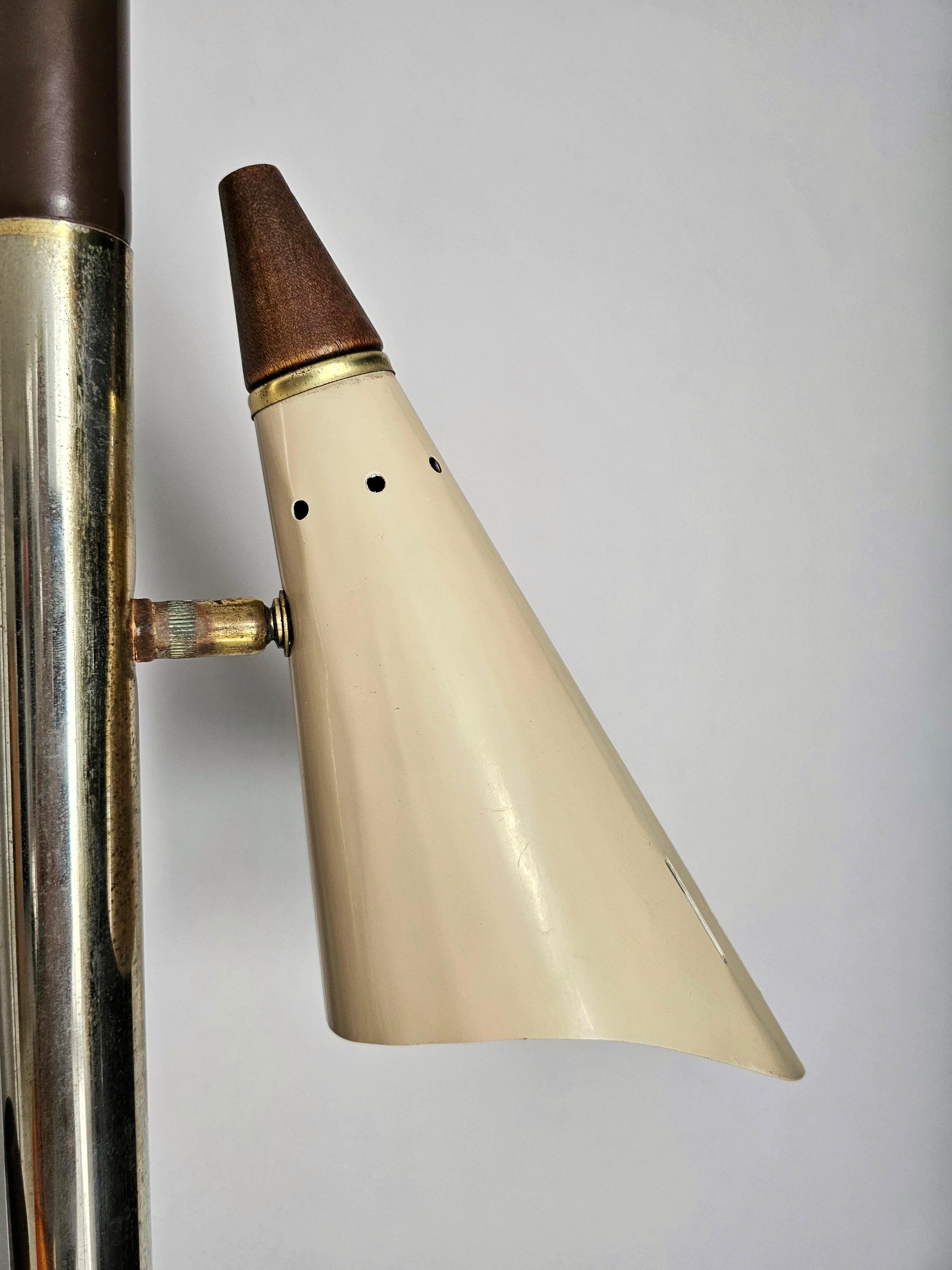 Mid Century Tension Pole Lamp with three shades attr. to Stilnovo, Italy 1960s In Good Condition For Sale In Beograd, RS