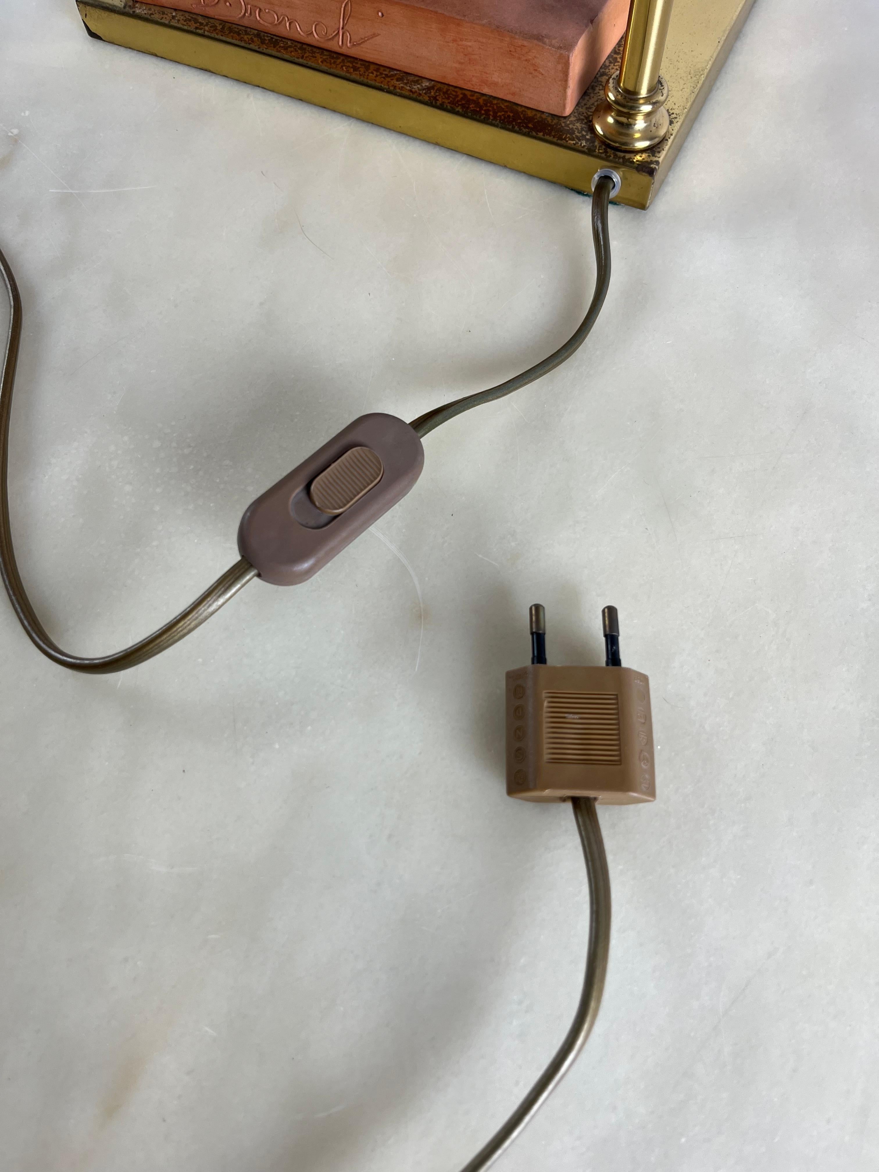Lampe de table du milieu du siècle en terre cuite et laiton Design italien années 1960 en vente 4