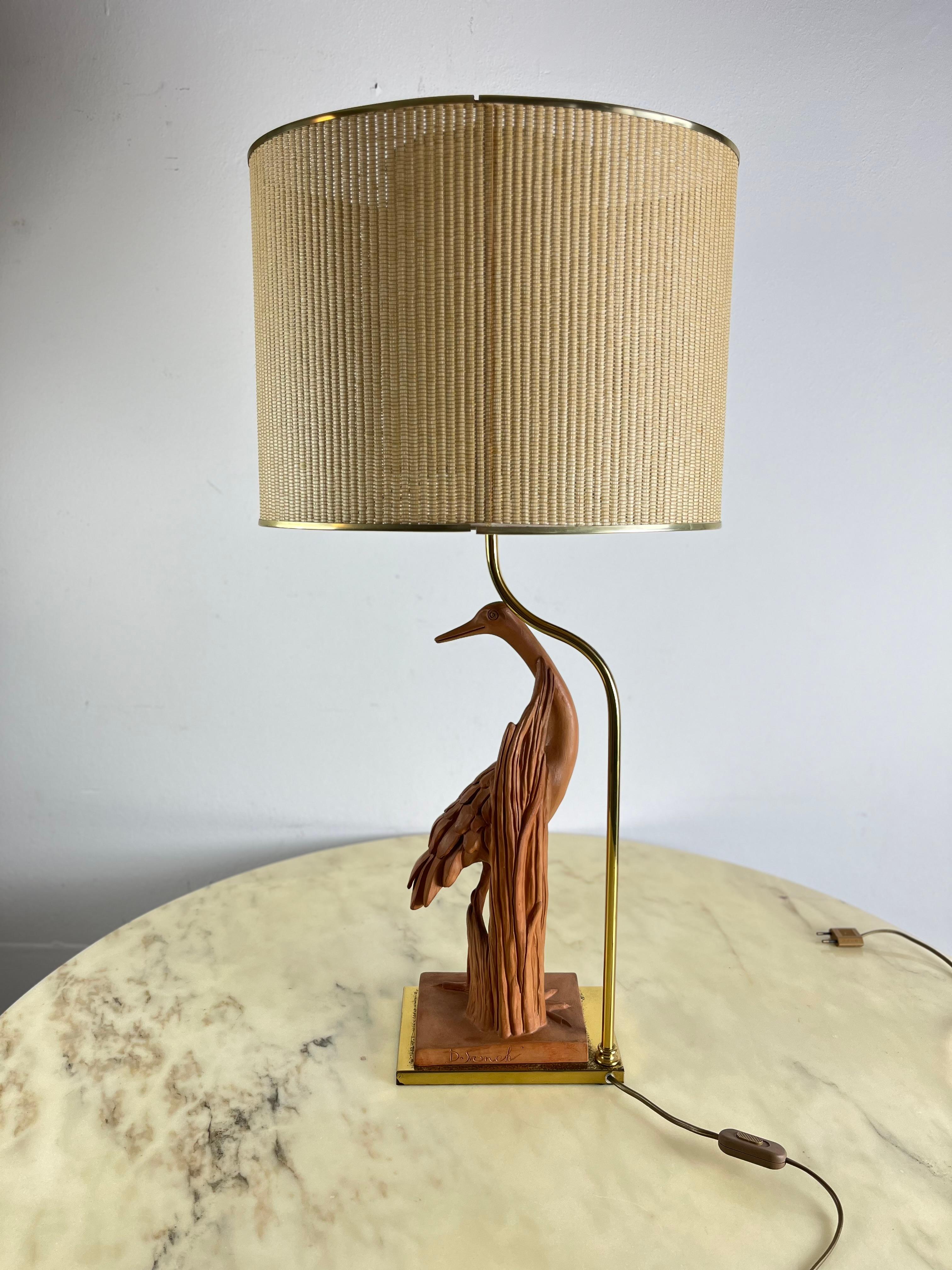 Lampe de table du milieu du siècle en terre cuite et laiton, design italien années 1960
Intacte et fonctionnelle, lampe E27.
Bon état, petits signes de vieillissement.
