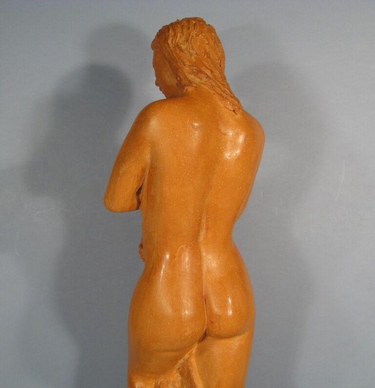 Escultura de terracota de mediados de siglo de una mujer joven bañándose - 1Y177 en Bueno Estado en Bordeaux, FR