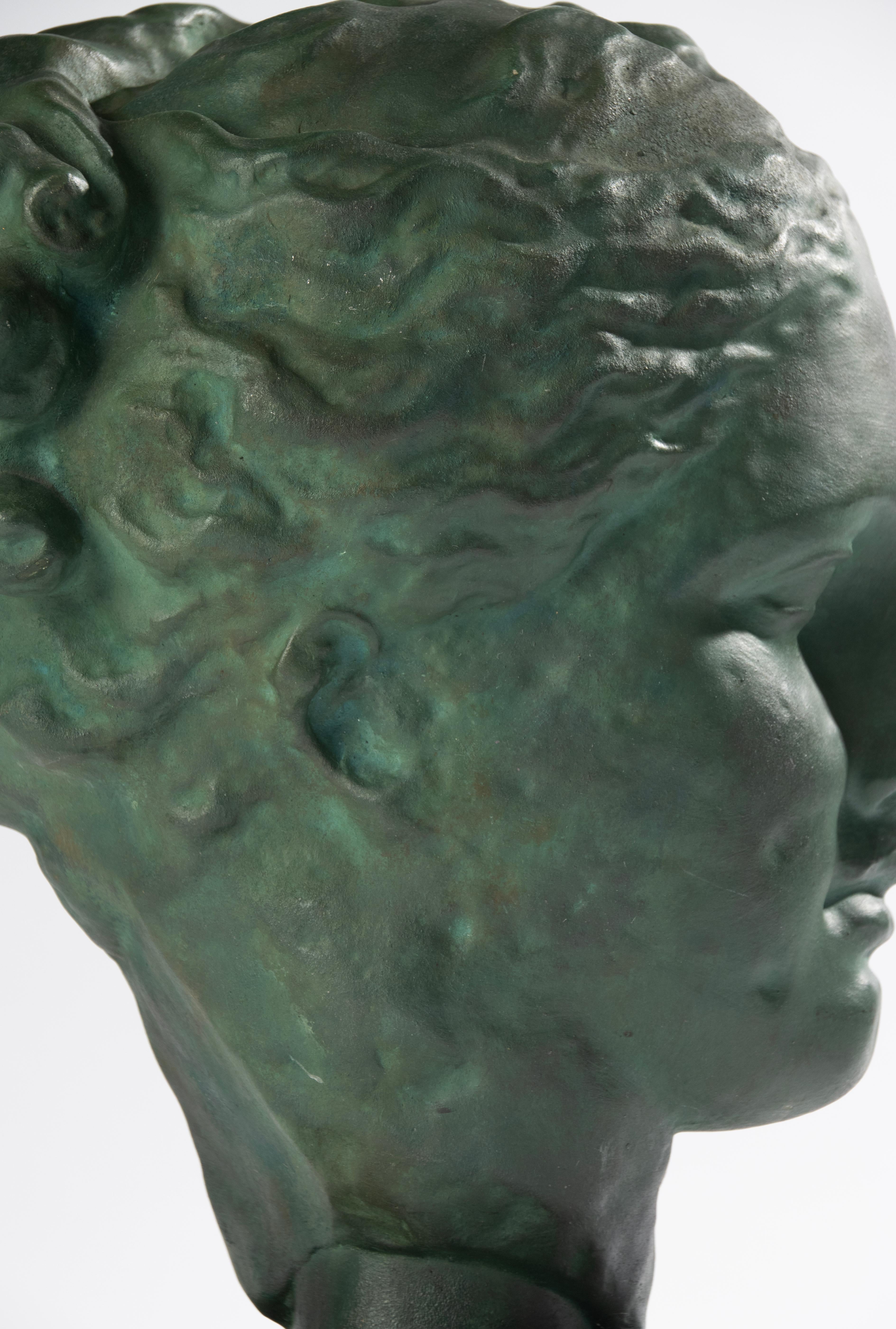 Escultura de terracota de mediados de siglo de la diosa griega Hygeia en venta 4