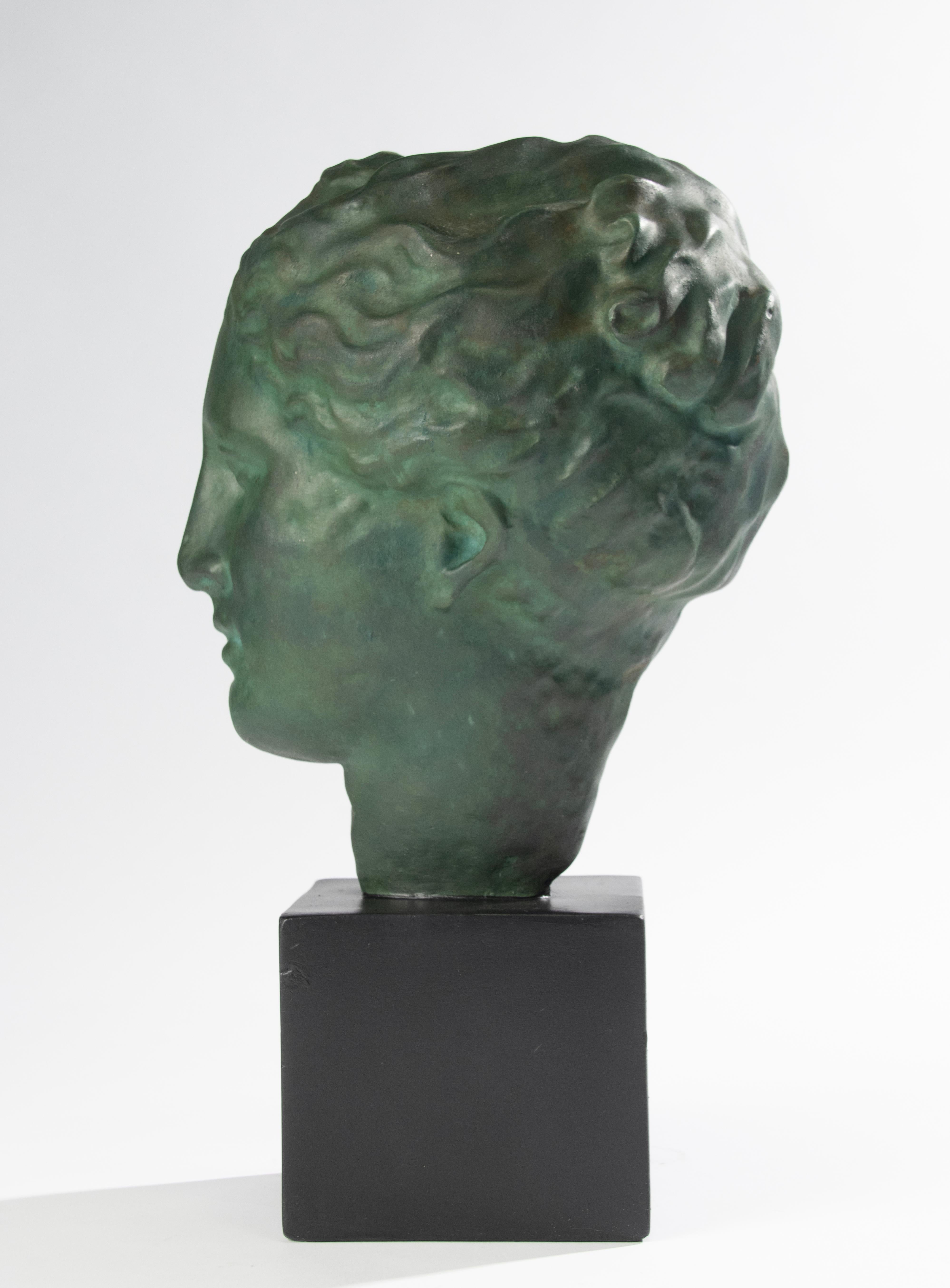 Escultura de terracota de mediados de siglo de la diosa griega Hygeia en venta 7