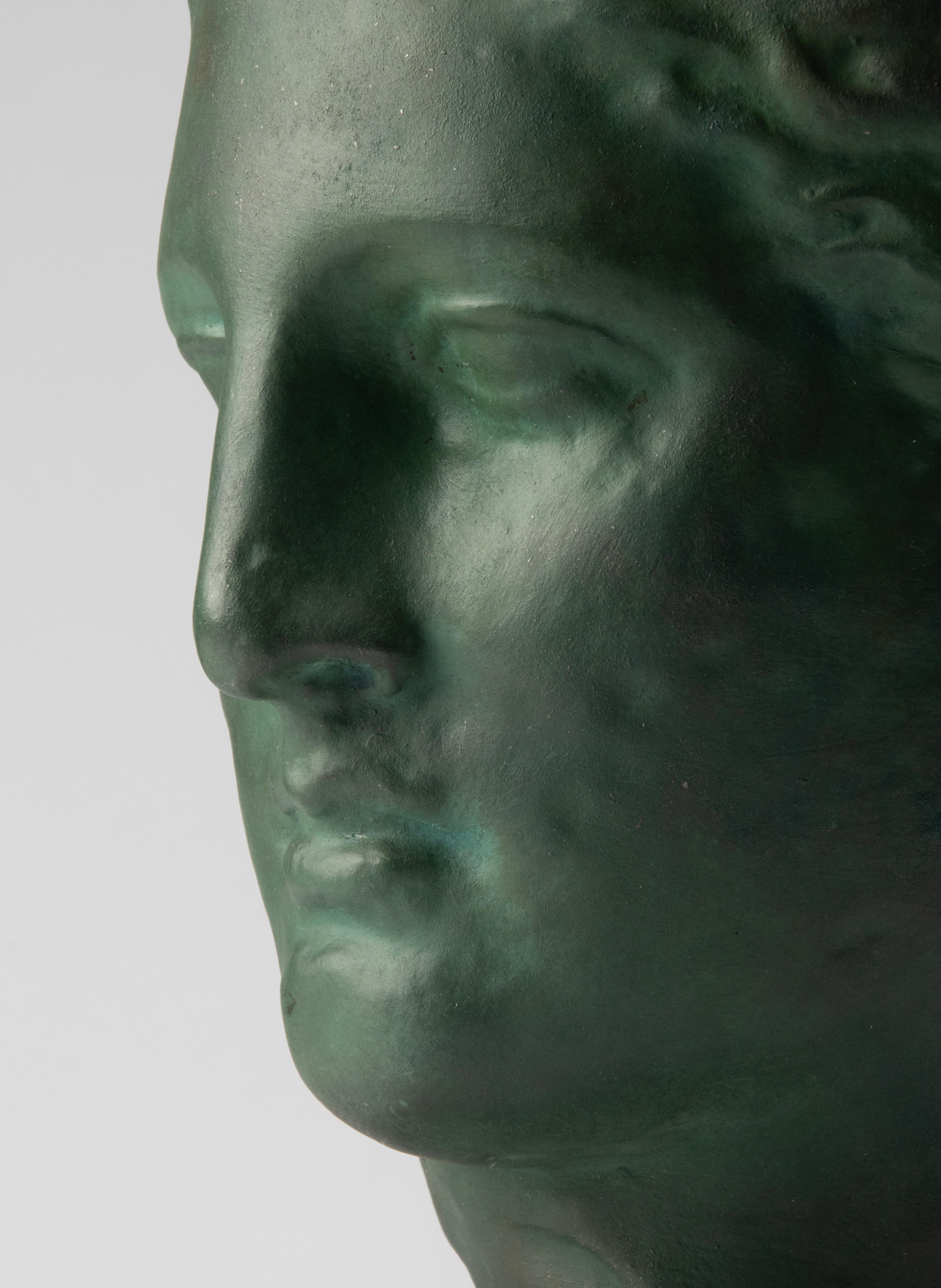 Escultura de terracota de mediados de siglo de la diosa griega Hygeia en venta 9