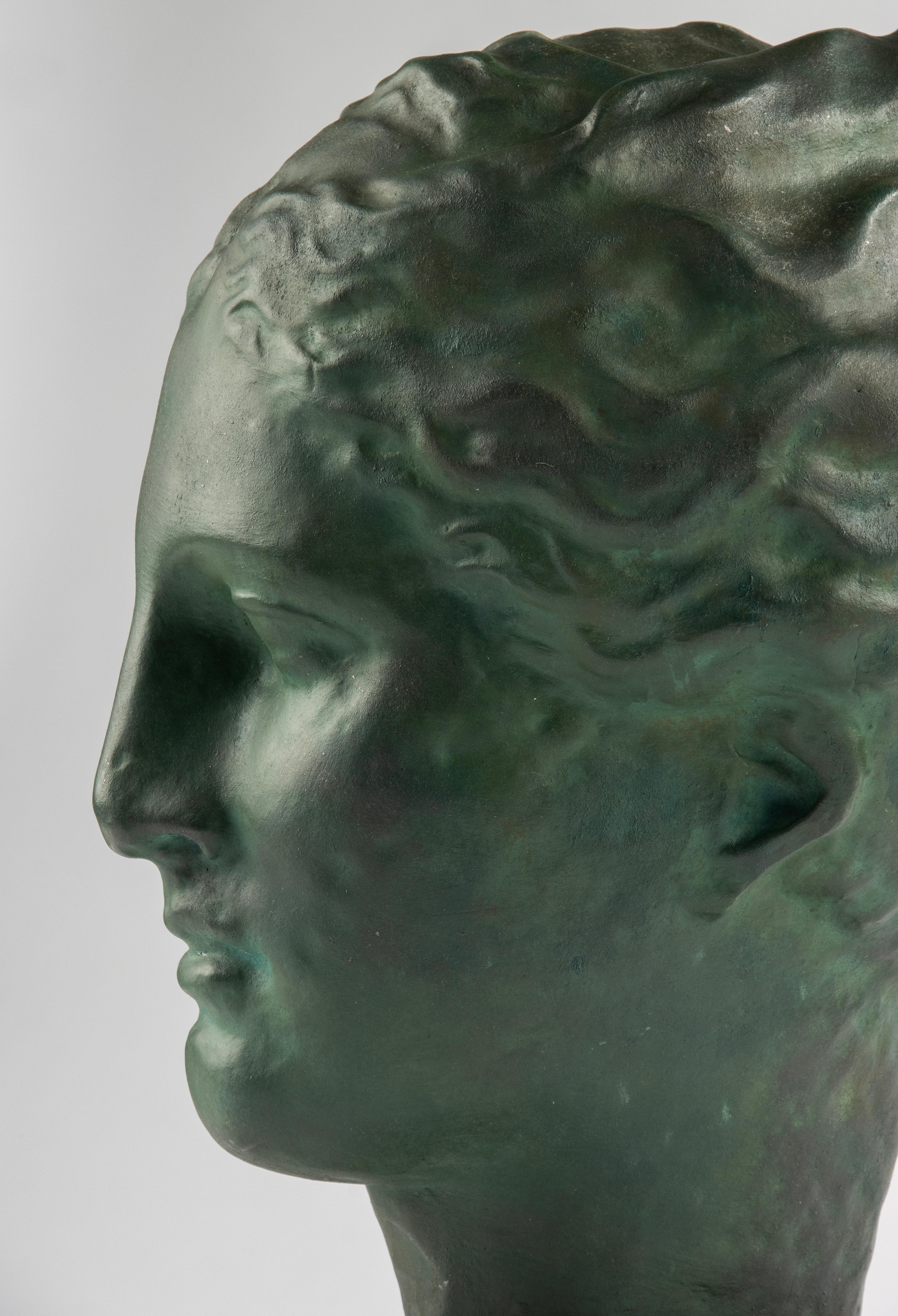 Escultura de terracota de mediados de siglo de la diosa griega Hygeia Griego clásico en venta