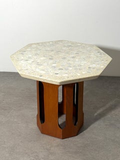 Mid Century Beistelltisch mit Terrazzo- und Nussbaumsäulen von Harvey Probber 1960er Jahre
