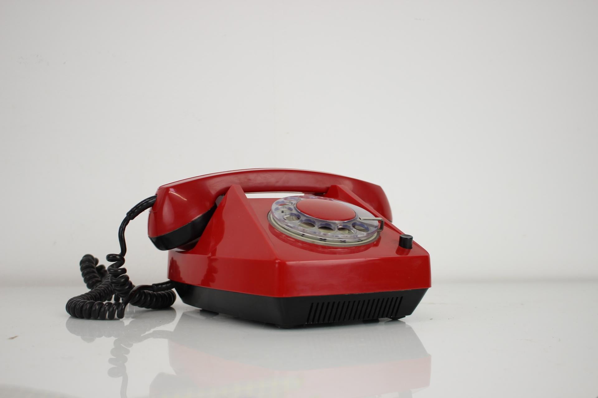 Tesla Design- Telefon aus der Mitte des Jahrhunderts, Tschechoslowakei, 1983. (Ende des 20. Jahrhunderts) im Angebot