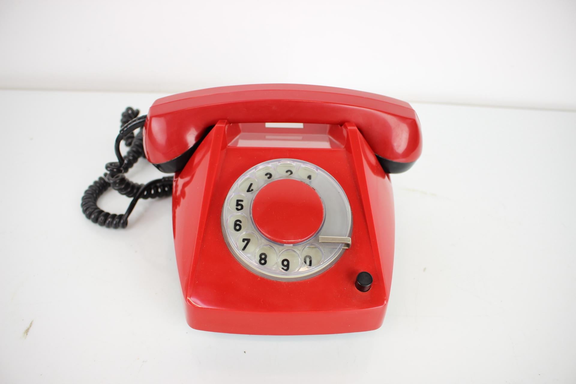 Tesla Design- Telefon aus der Mitte des Jahrhunderts, Tschechoslowakei, 1983. (Metall) im Angebot