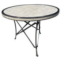 Mid Century Tessalated Perlmutt Beistelltisch Campaigner Stil Eisen Basis