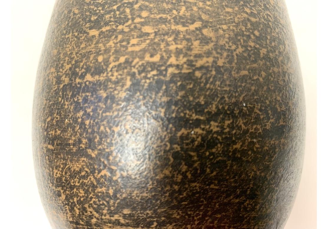 Vaso in argilla texturizzata Texcoco Messico di metà secolo In condizioni buone in vendita a Bridgeport, CT