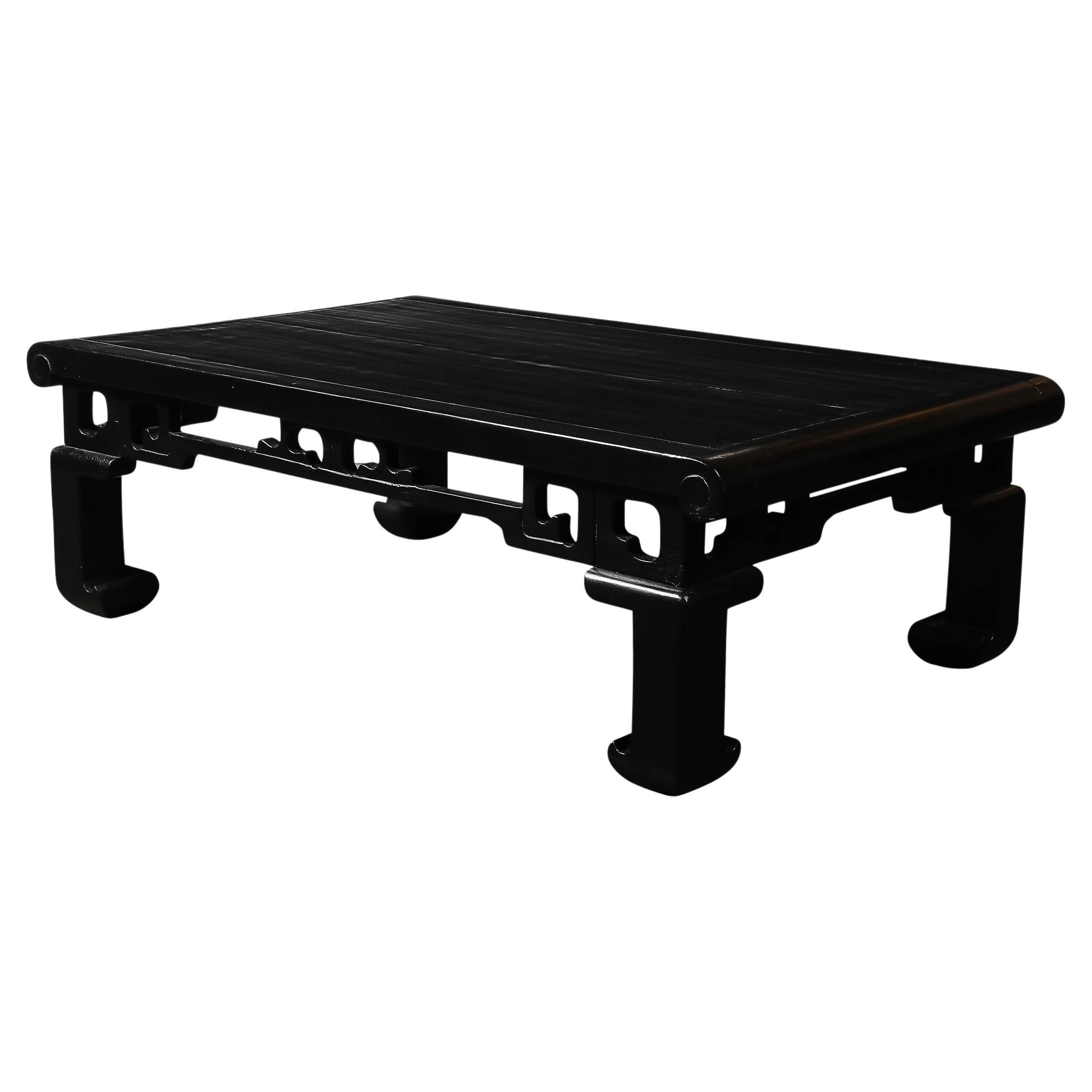 Mid-Century Textural Ebonized Walnut Cocktail Table w/ Eastern Sculptural Motif en vente