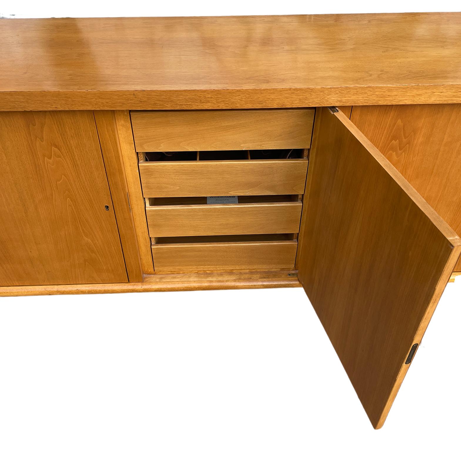 Mid Century T.H. Robsjohn-Gibbings Blonde Maple 3 Door Keyed Credenza In Good Condition In BROOKLYN, NY