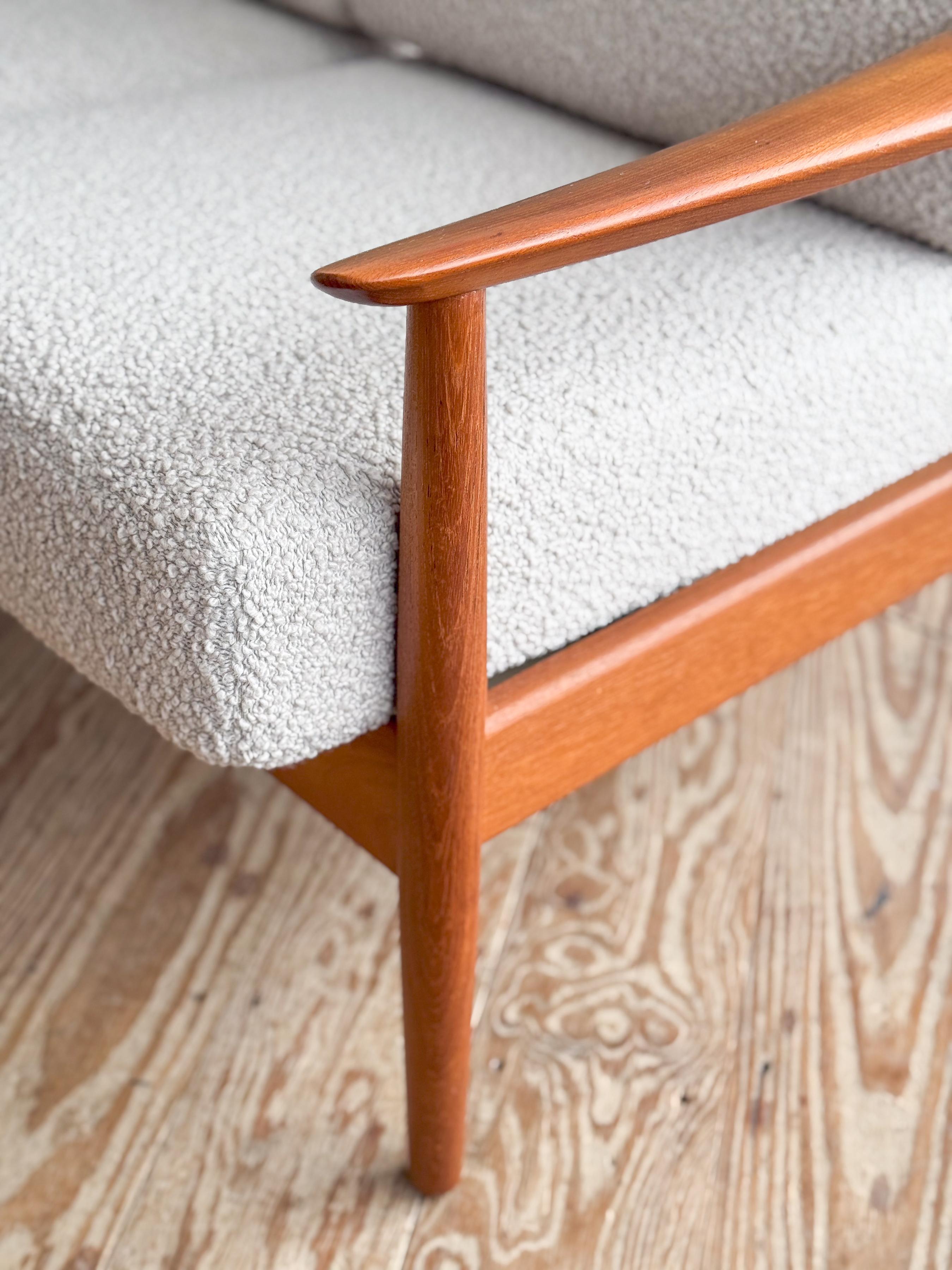 Divano con seduta a T di metà secolo, divano in teak di Arne Vodder per France & Søn in vendita 5